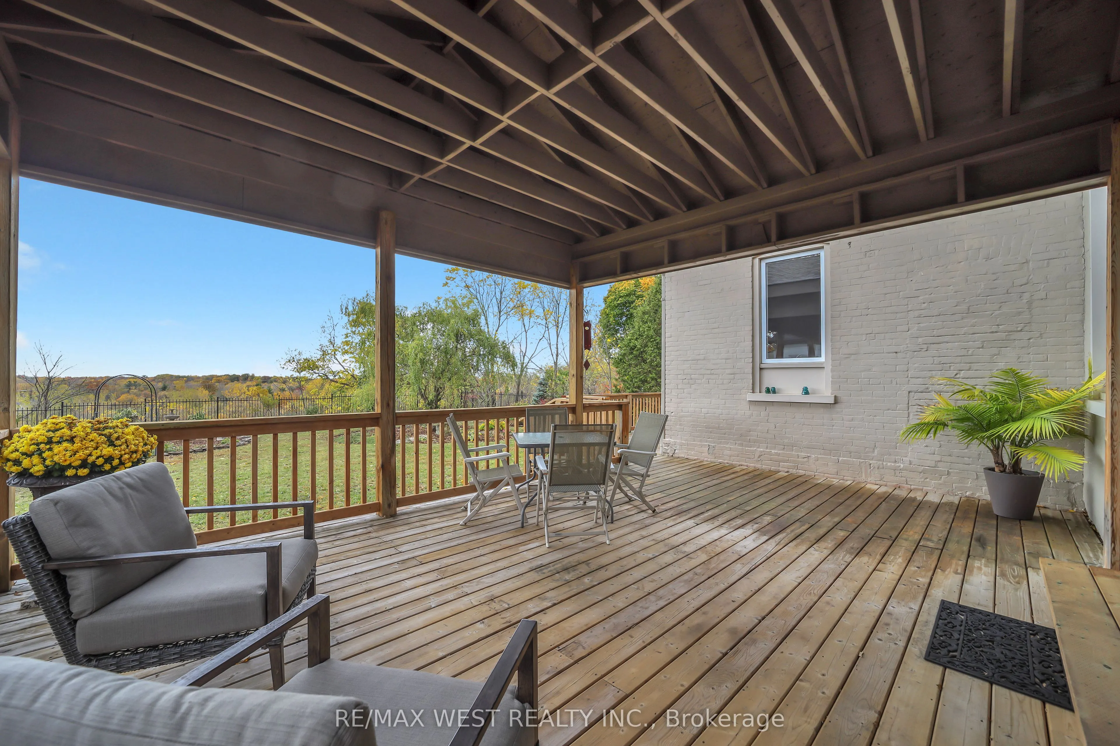 72 Banfield Street S