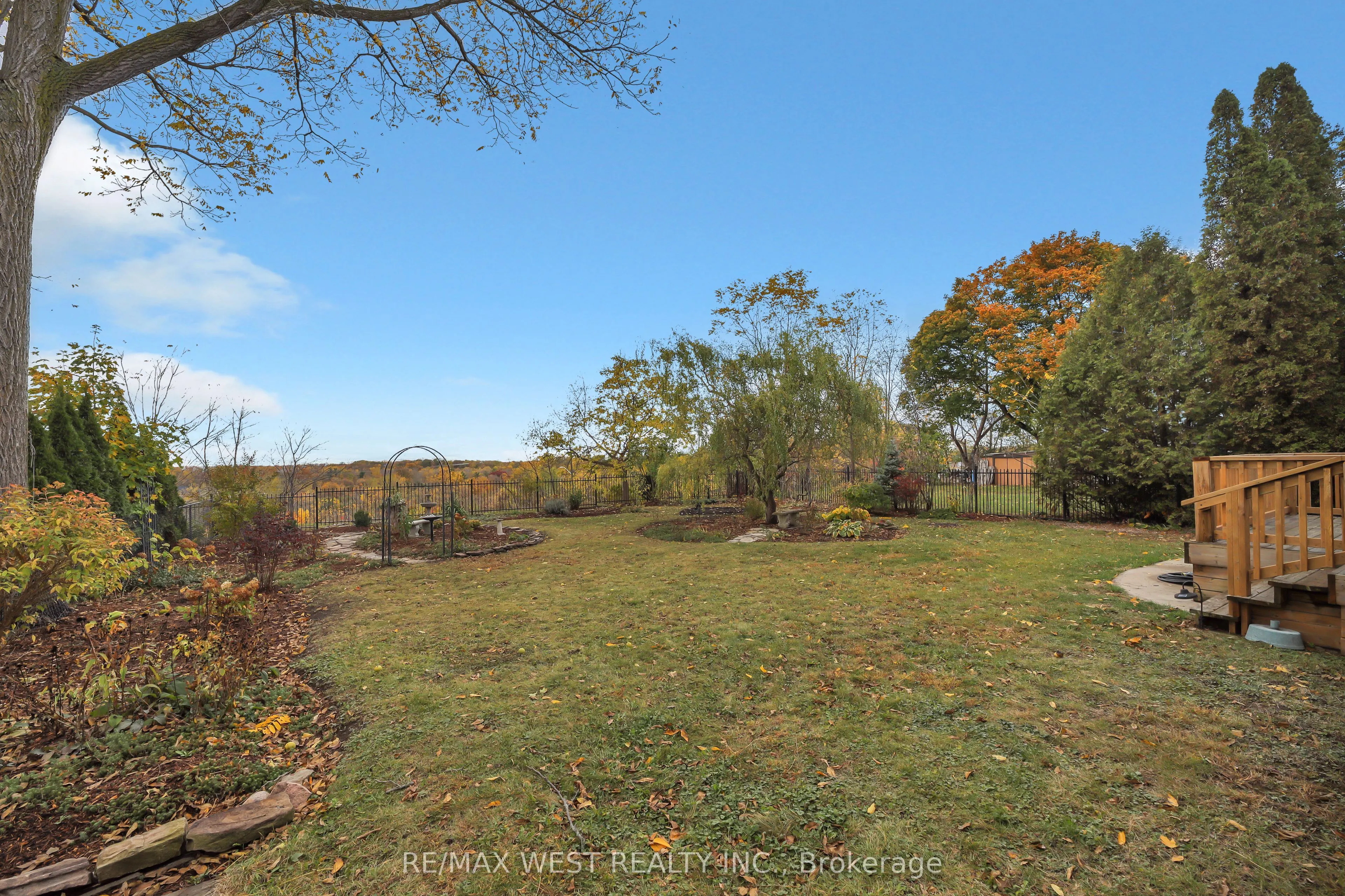 72 Banfield Street S