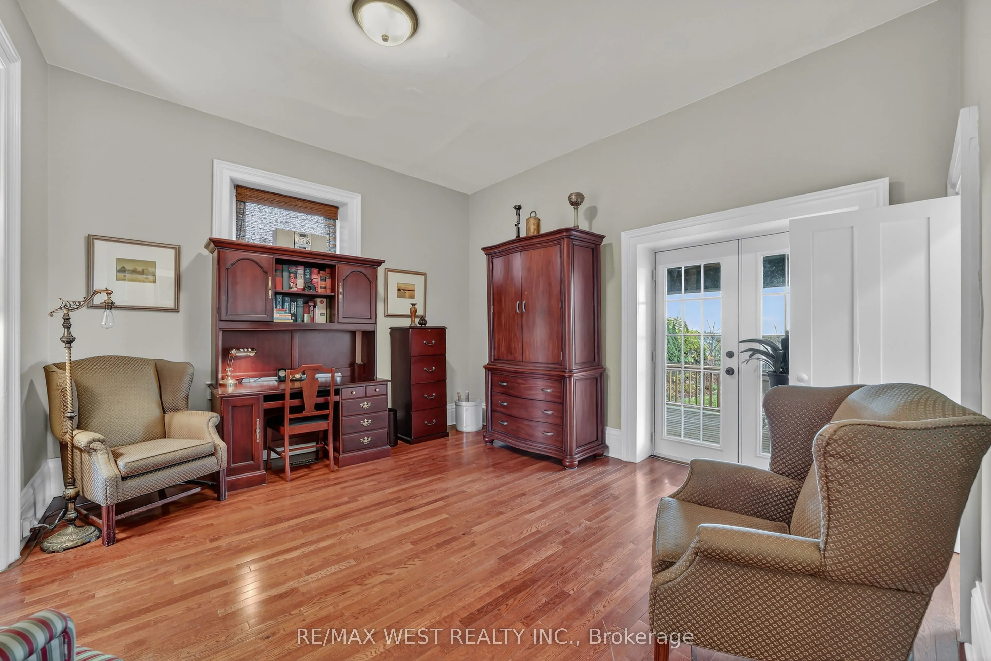 72 Banfield Street S