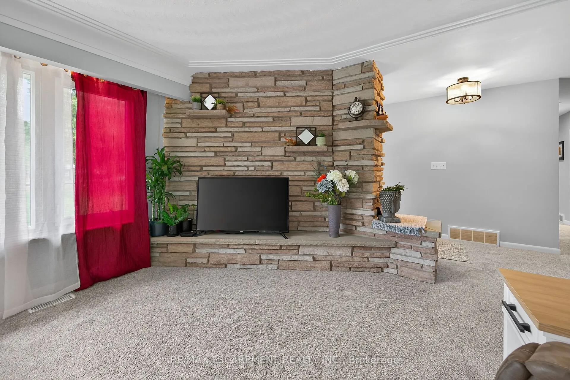 7082 Rainham Road