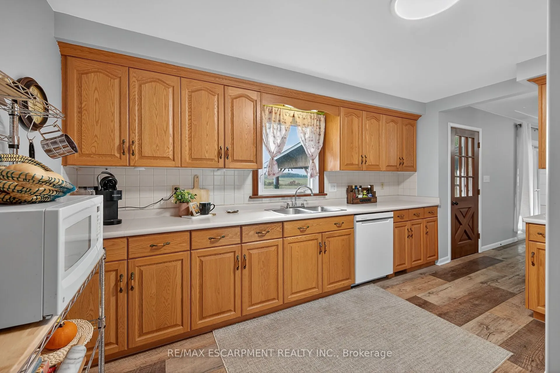 7082 Rainham Road