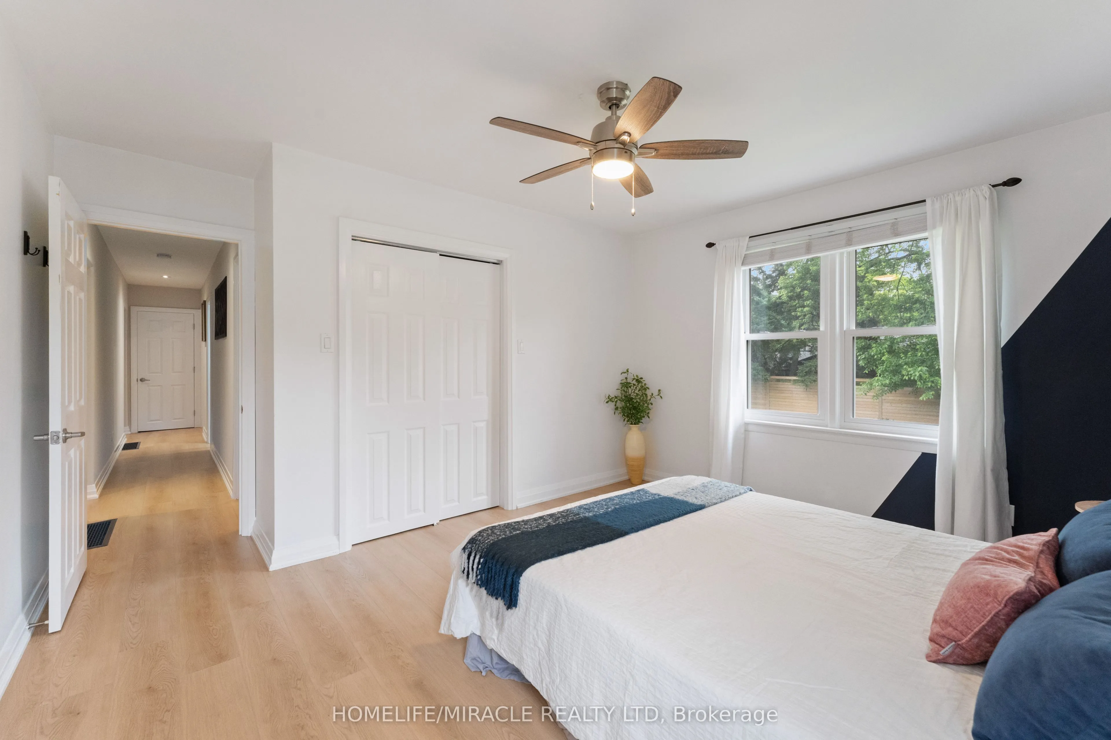 136 Mohawk Road E