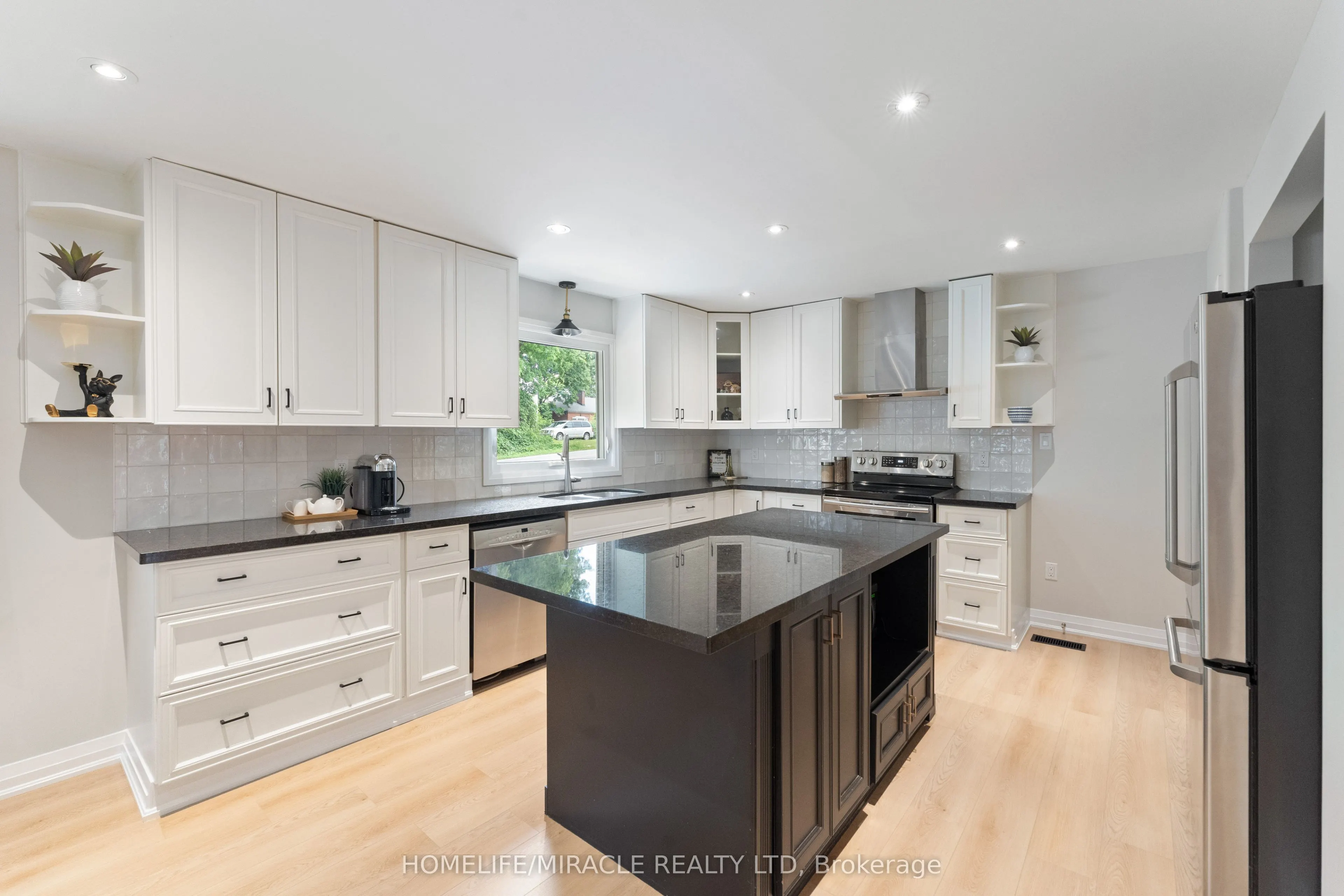 136 Mohawk Road E