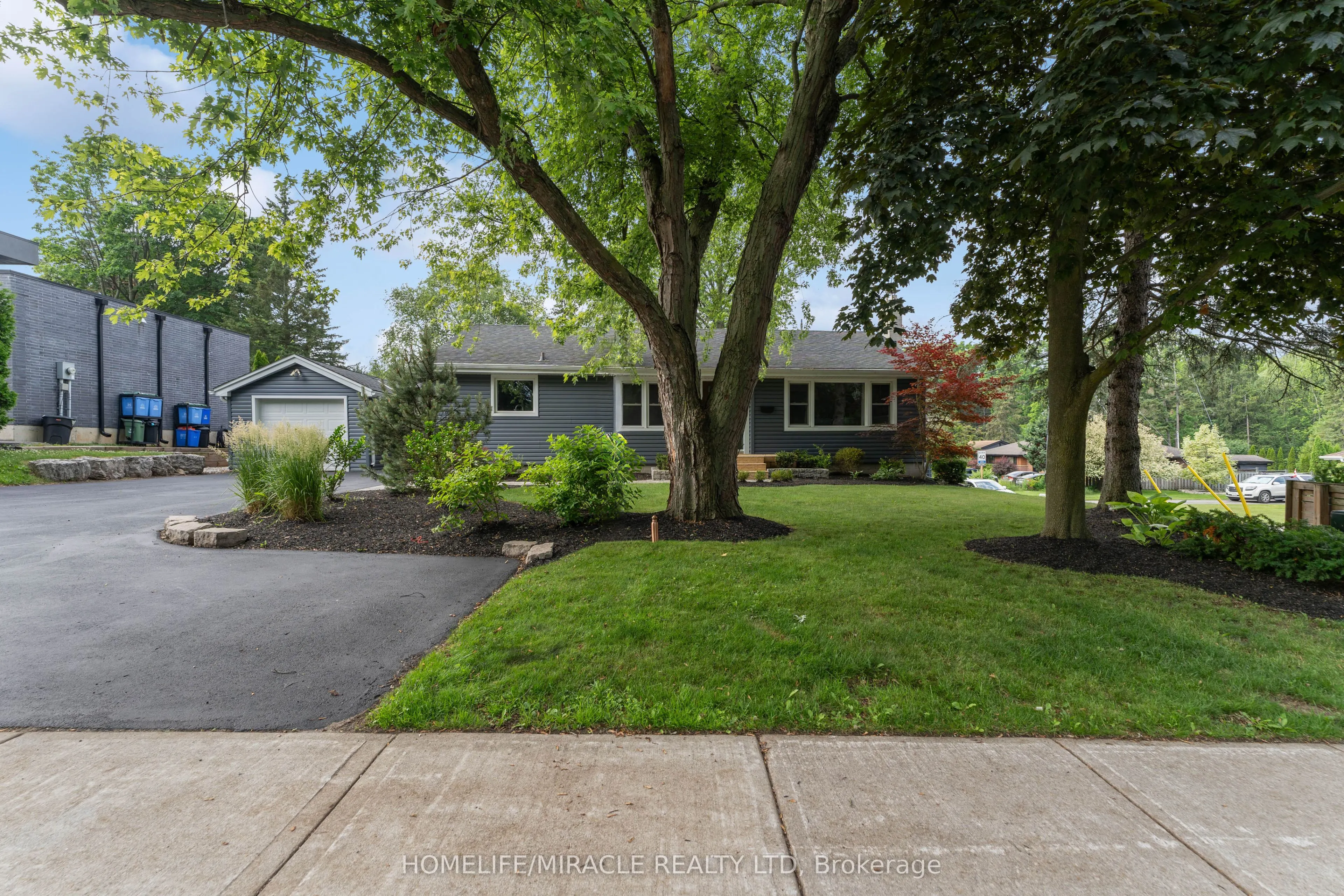 136 Mohawk Road E
