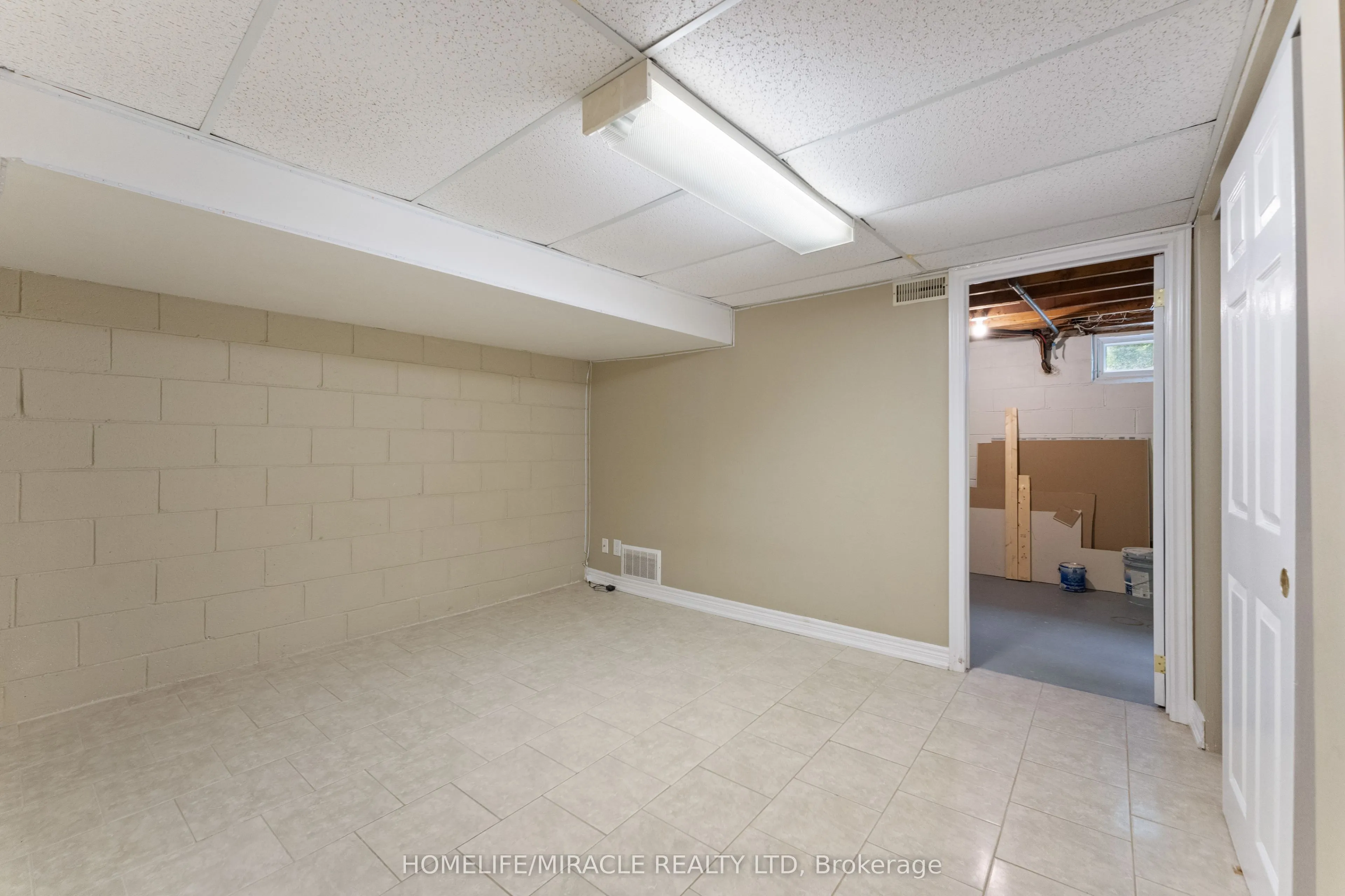 136 Mohawk Road E