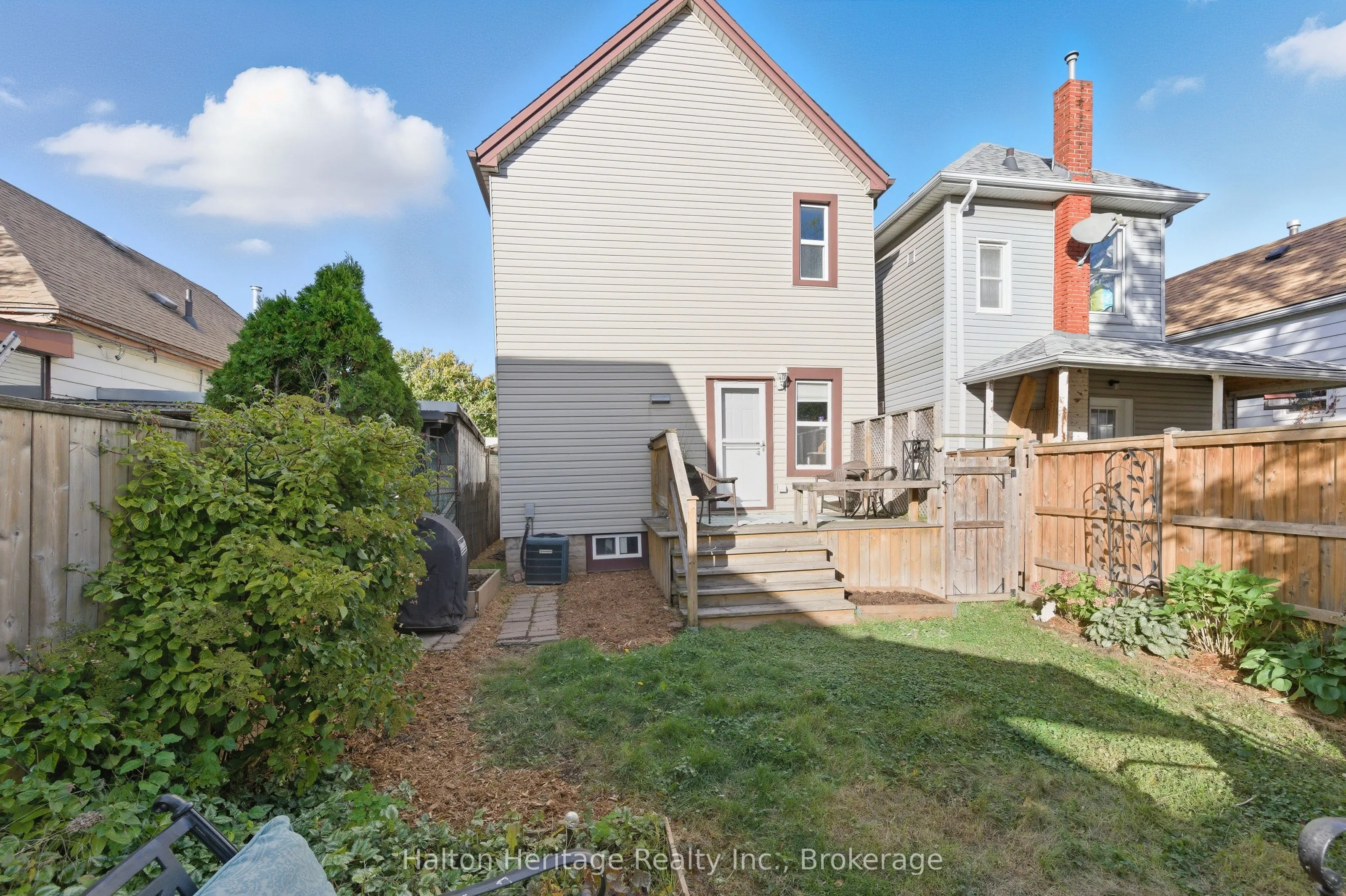 190 Wood Street E