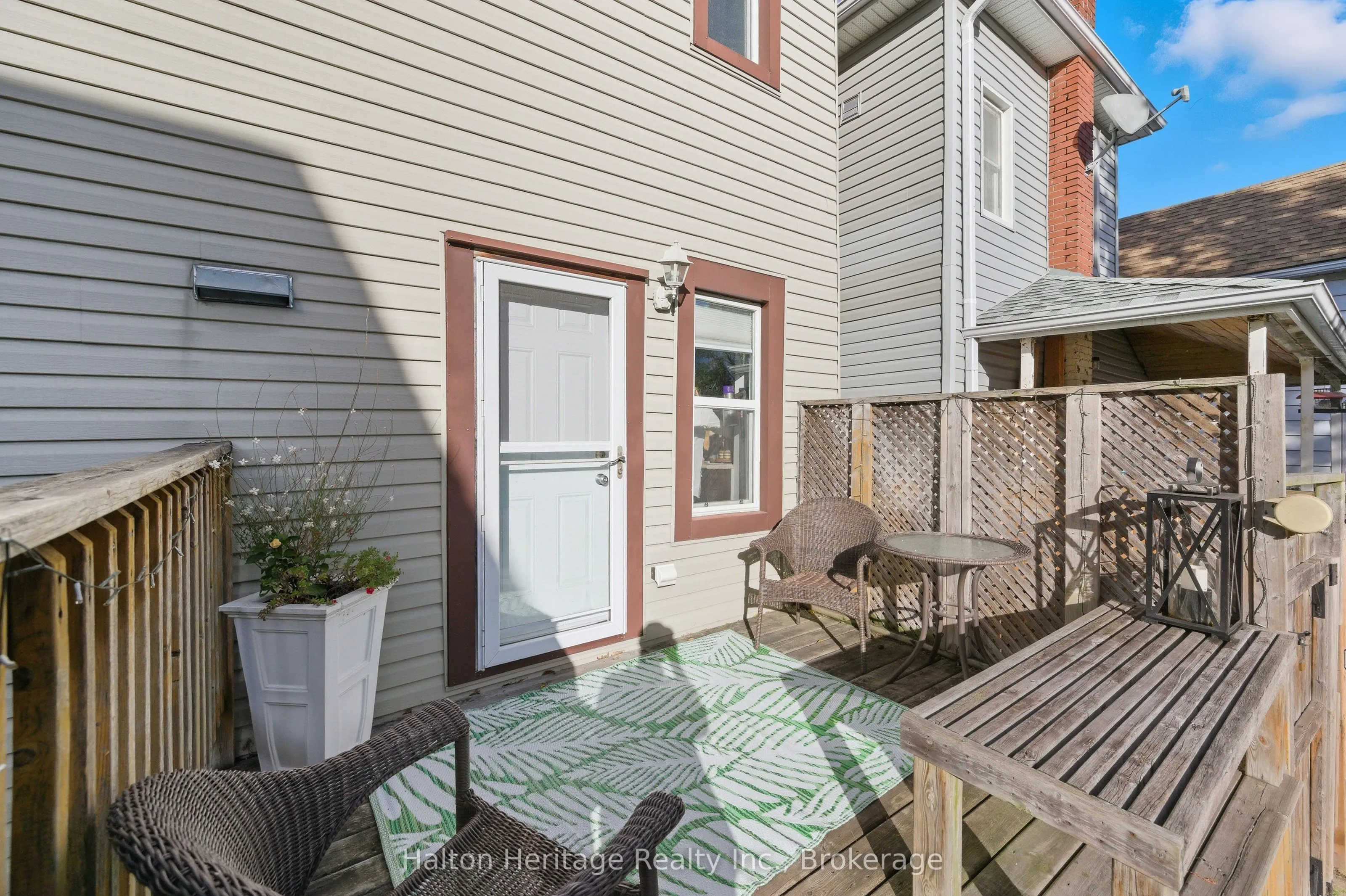 190 Wood Street E