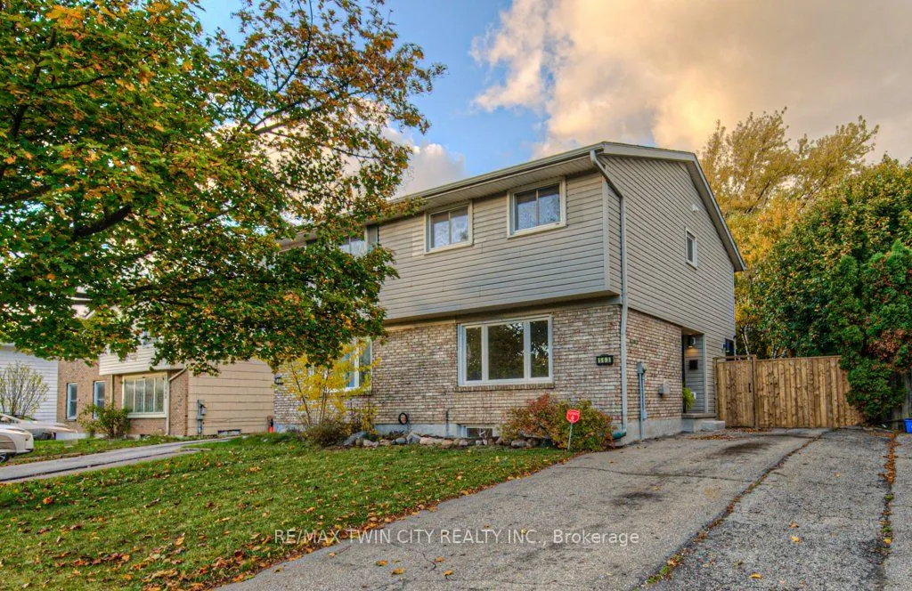 563 Elgin Street N