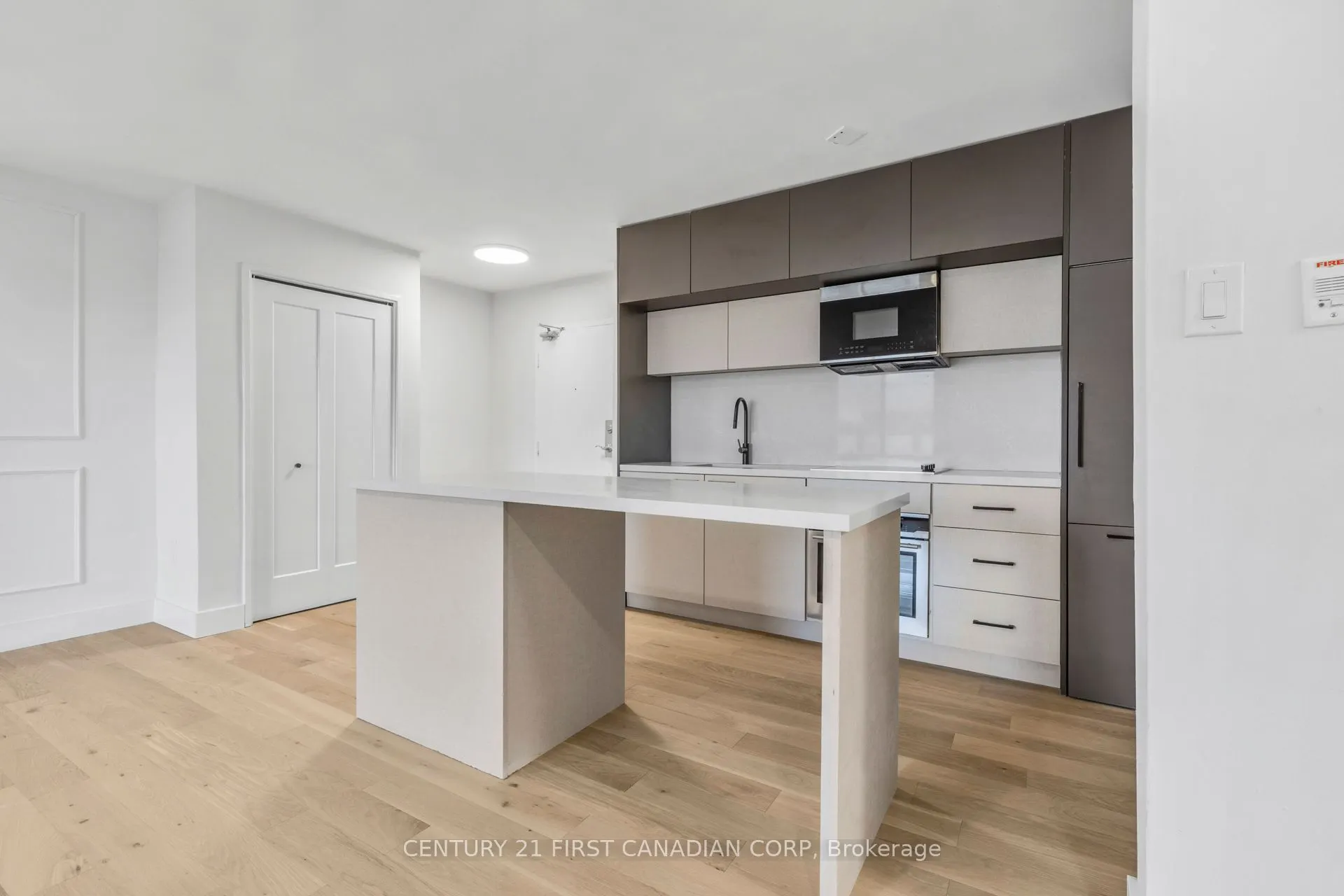 563 Mornington Avenue, #702
