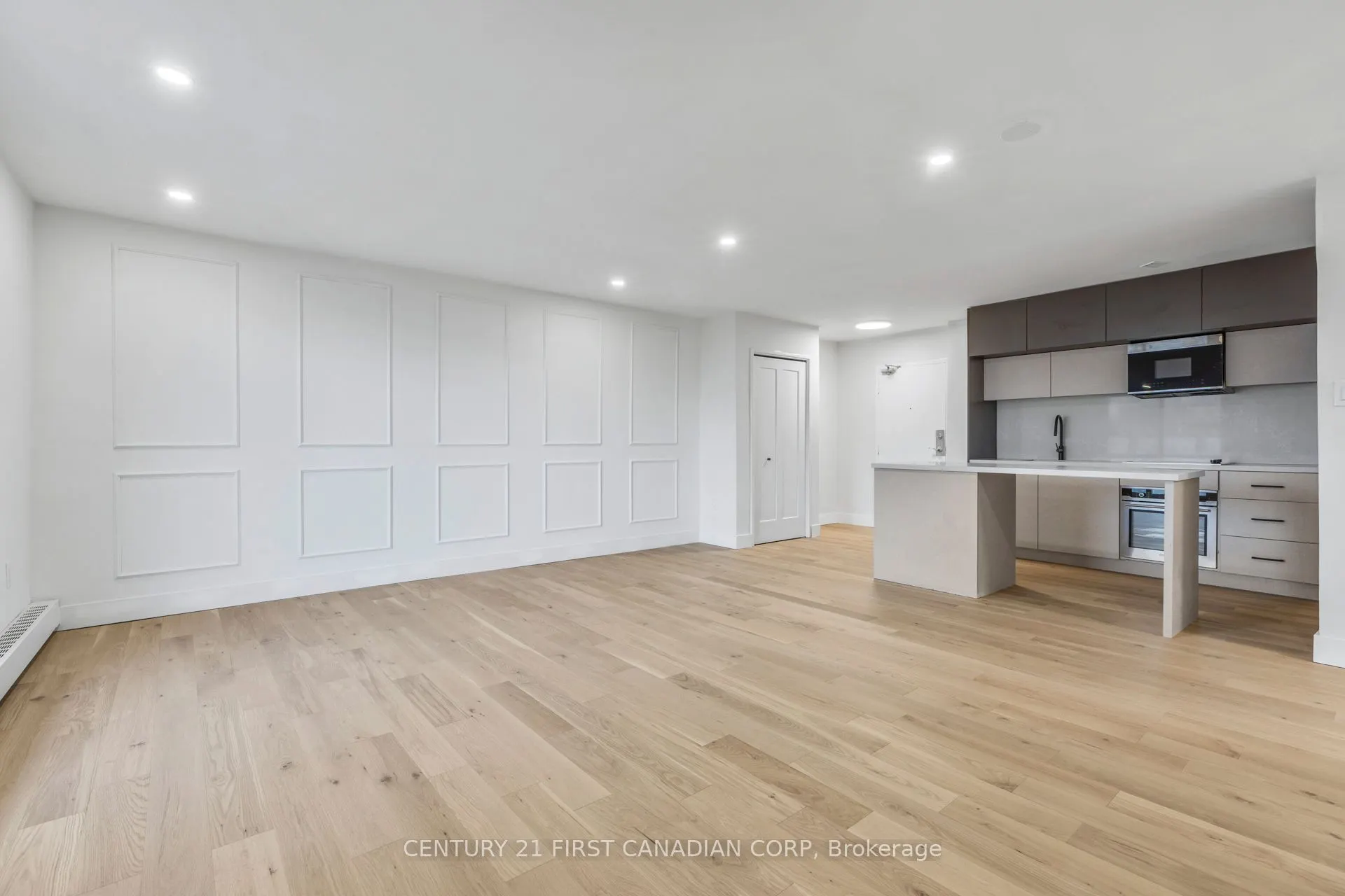 563 Mornington Avenue, #702