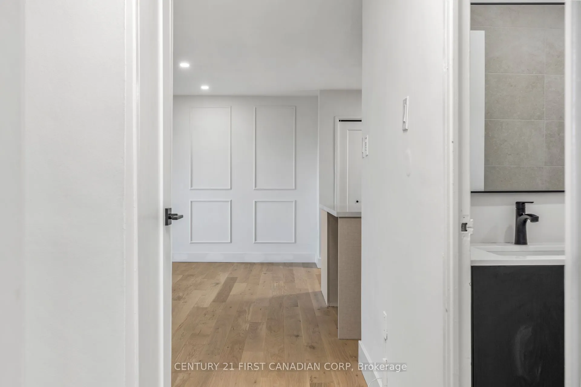 563 Mornington Avenue, #702