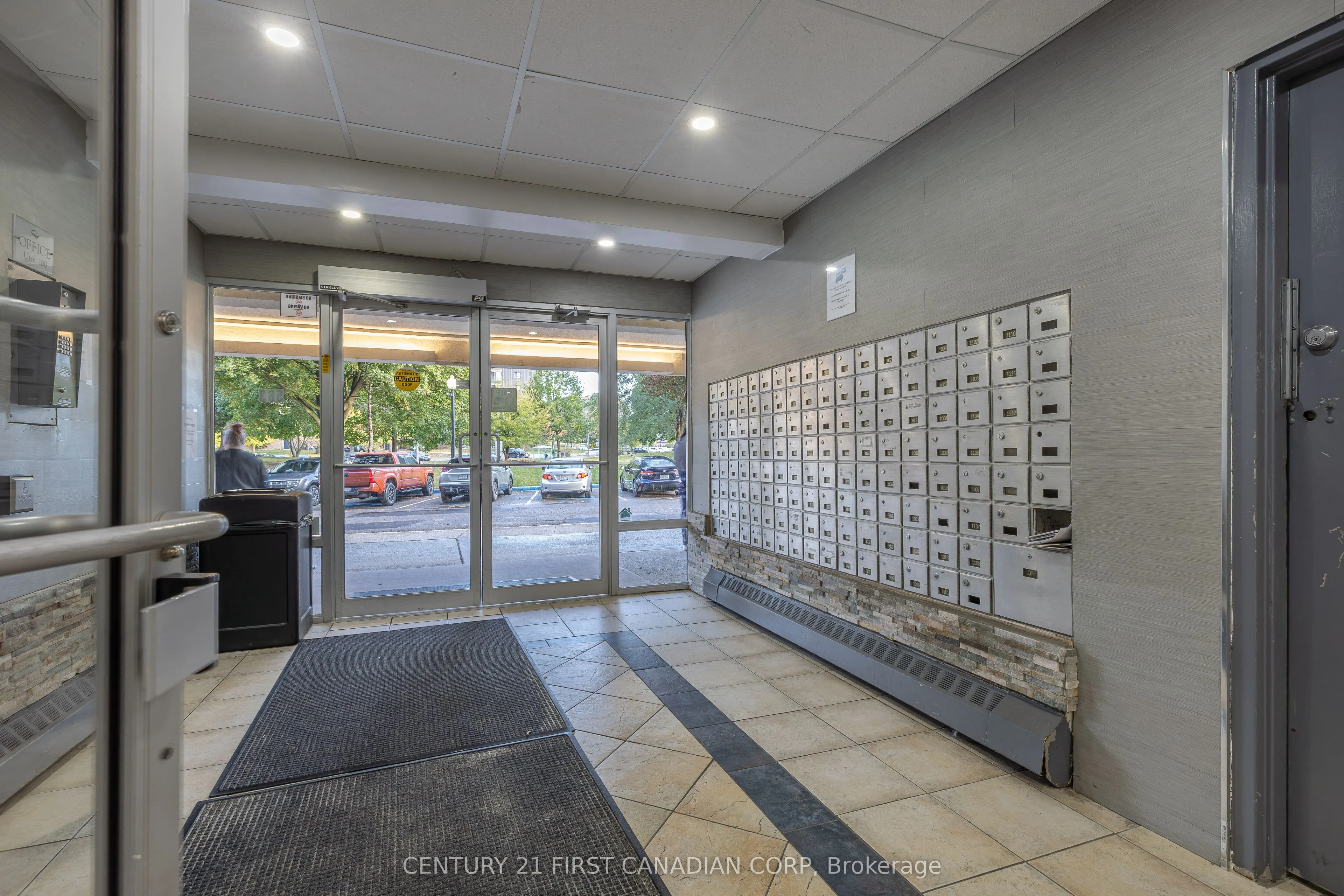 563 Mornington Avenue, #702