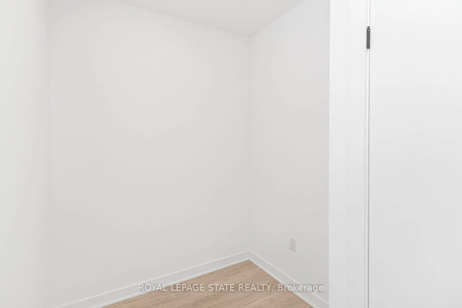 2782 Barton Street E, #813