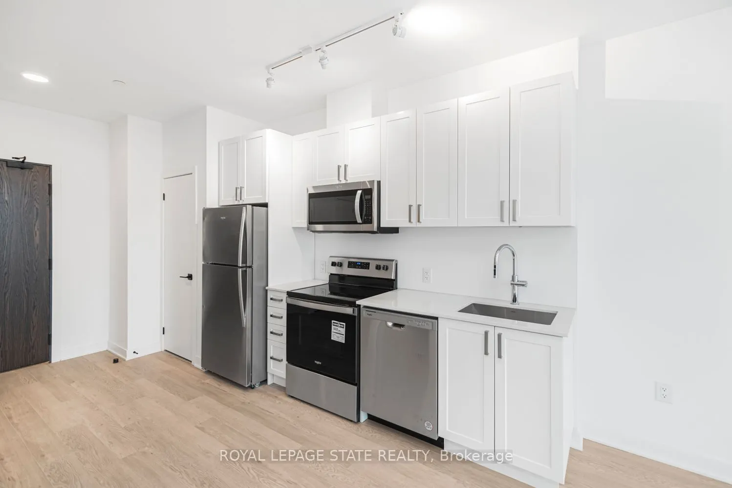 2782 Barton Street E, #813