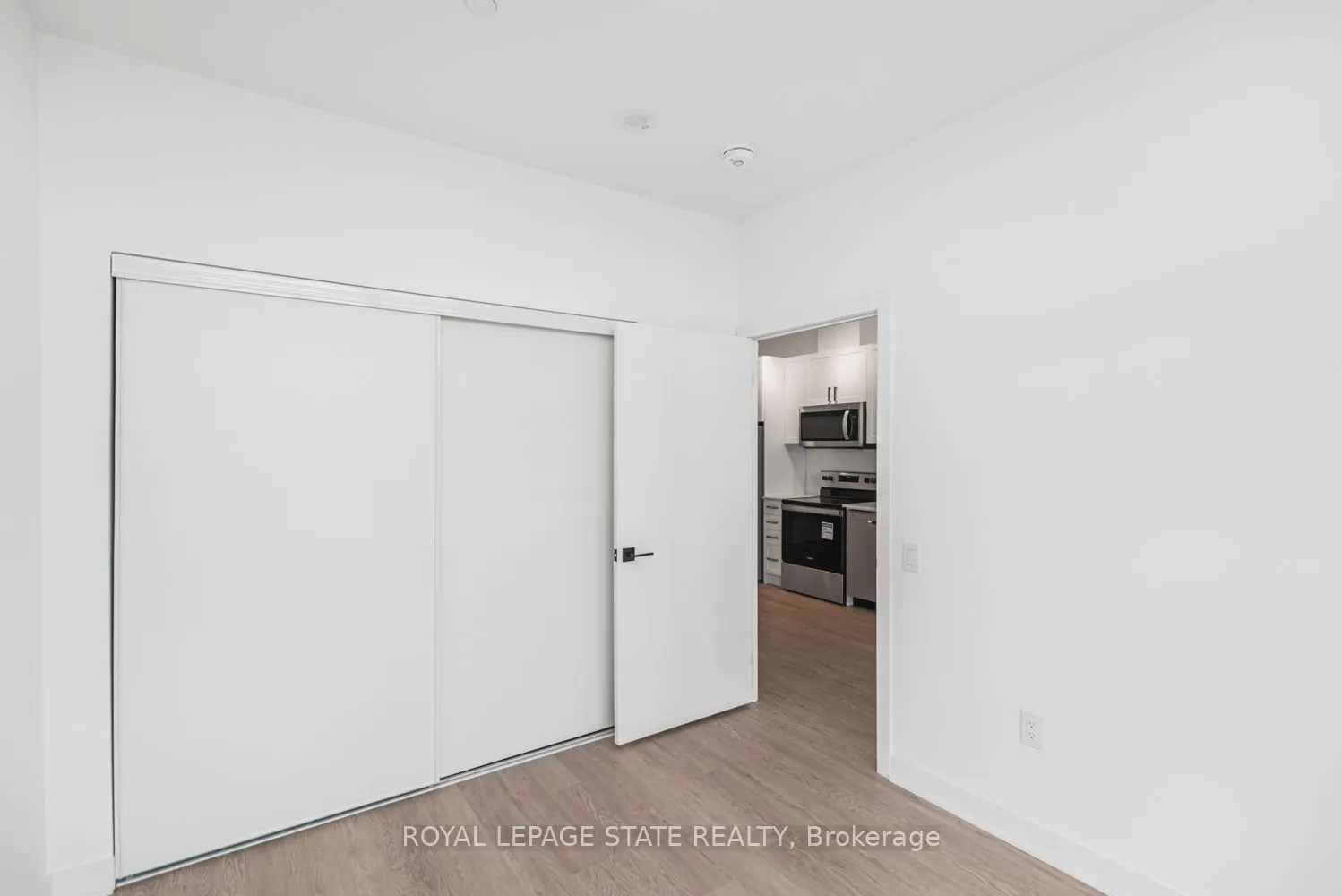 2782 Barton Street E, #813