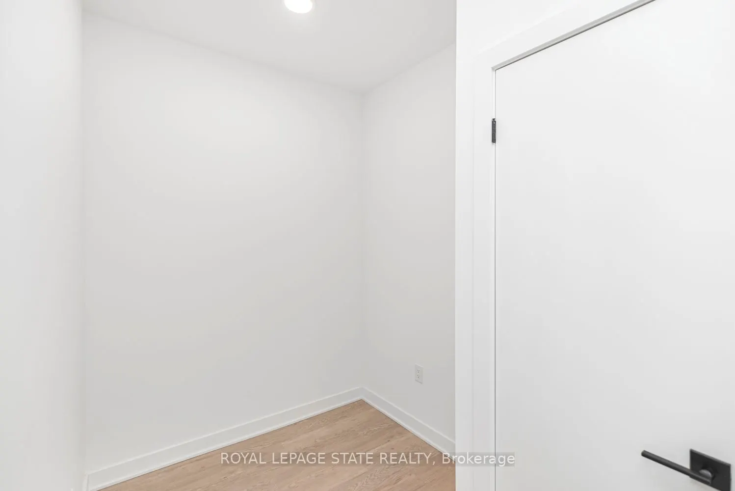 2782 Barton Street E, #813