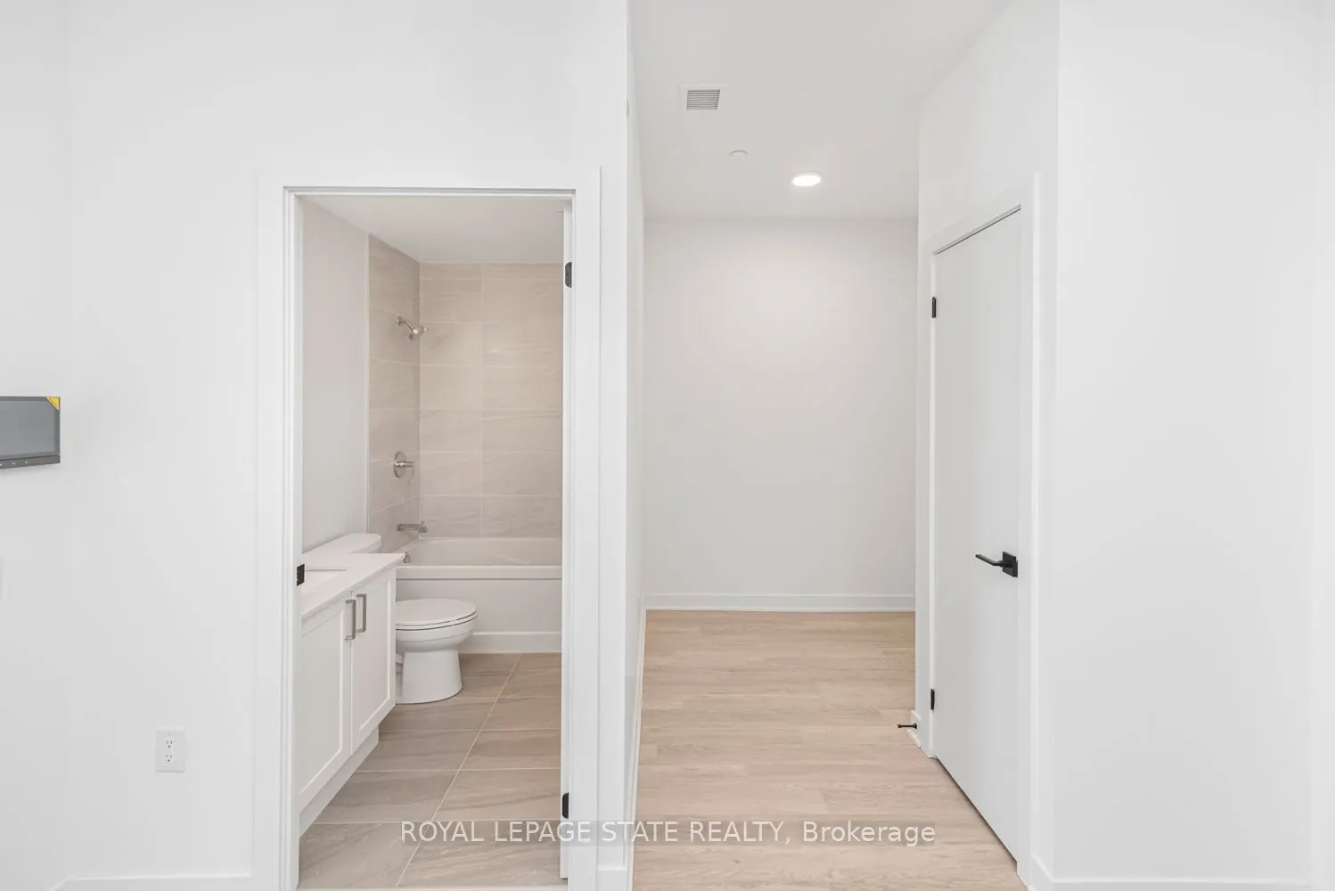 2782 Barton Street E, #813