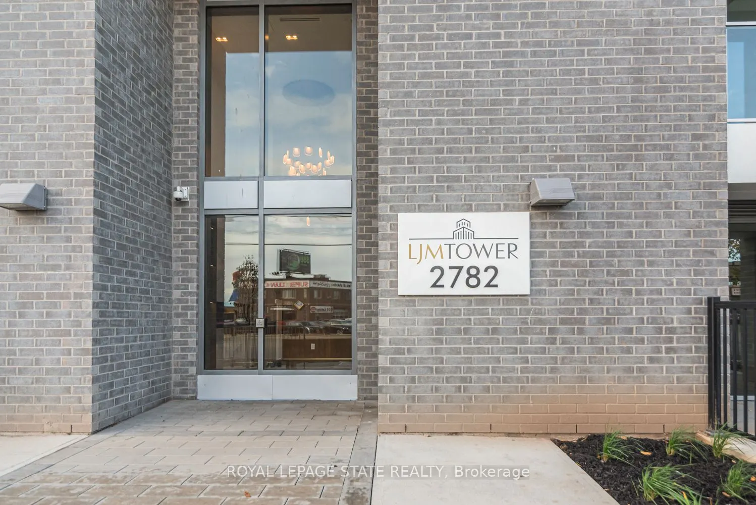 2782 Barton Street E, #813