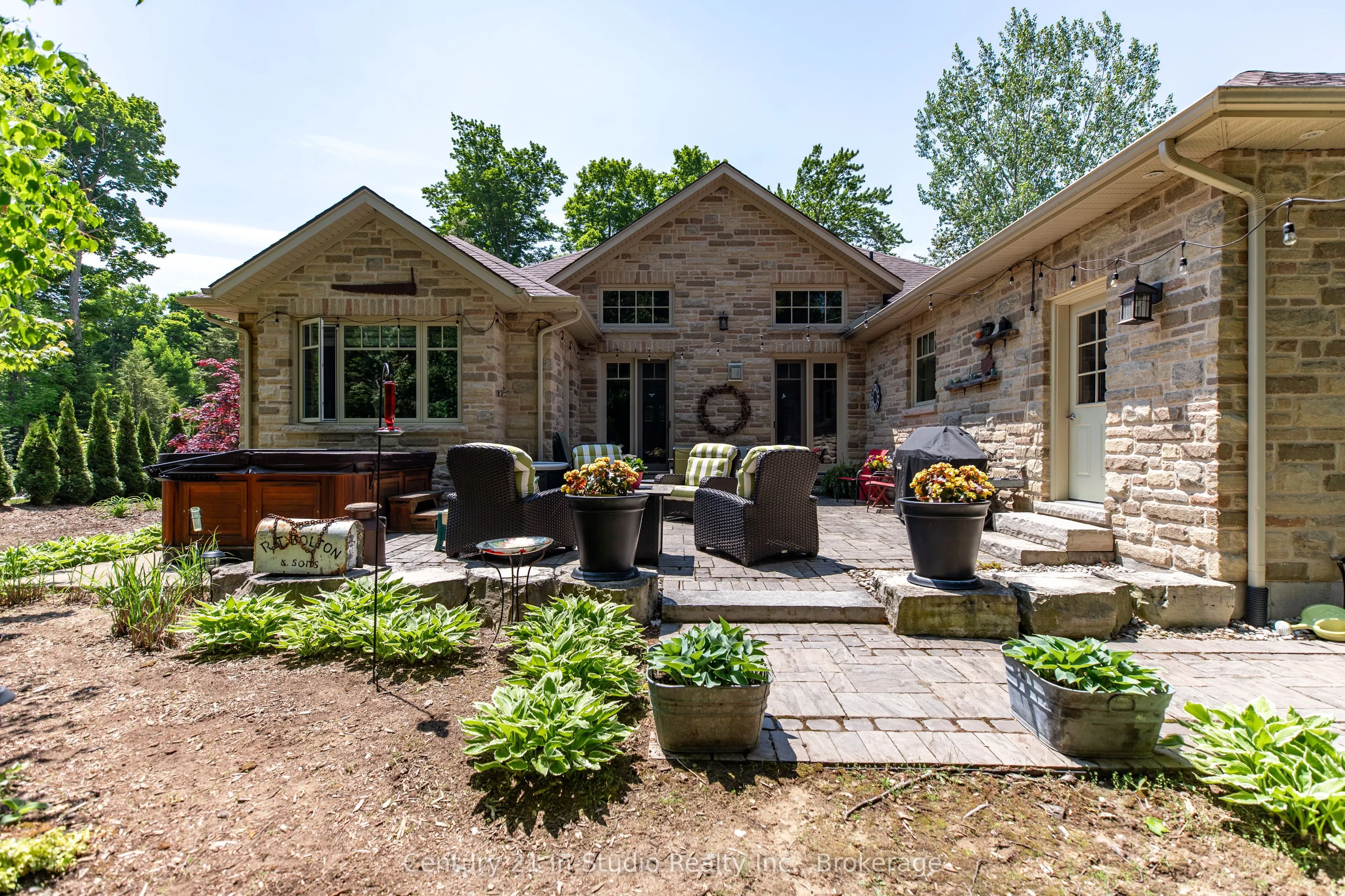27 Carter Drive
