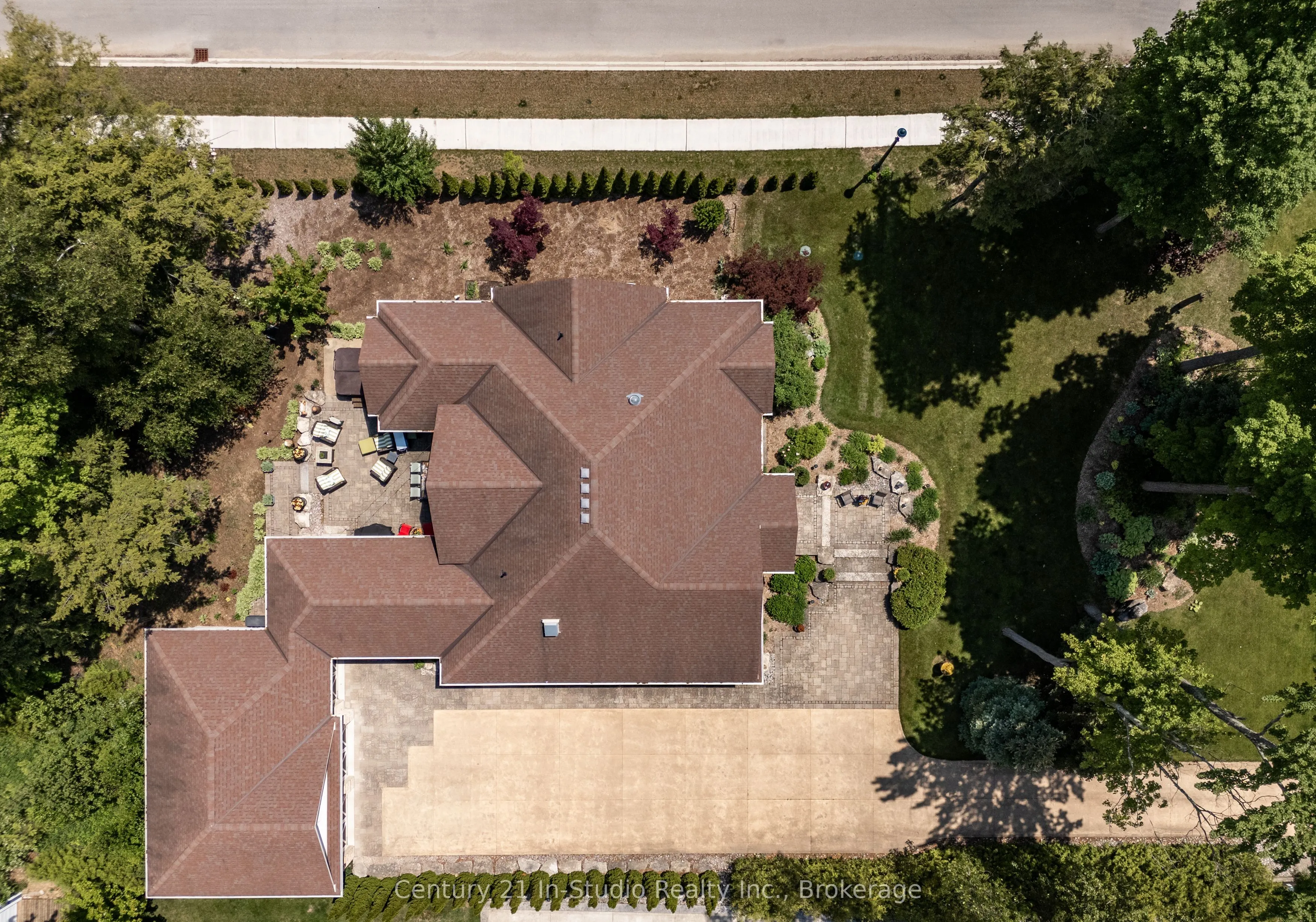 27 Carter Drive