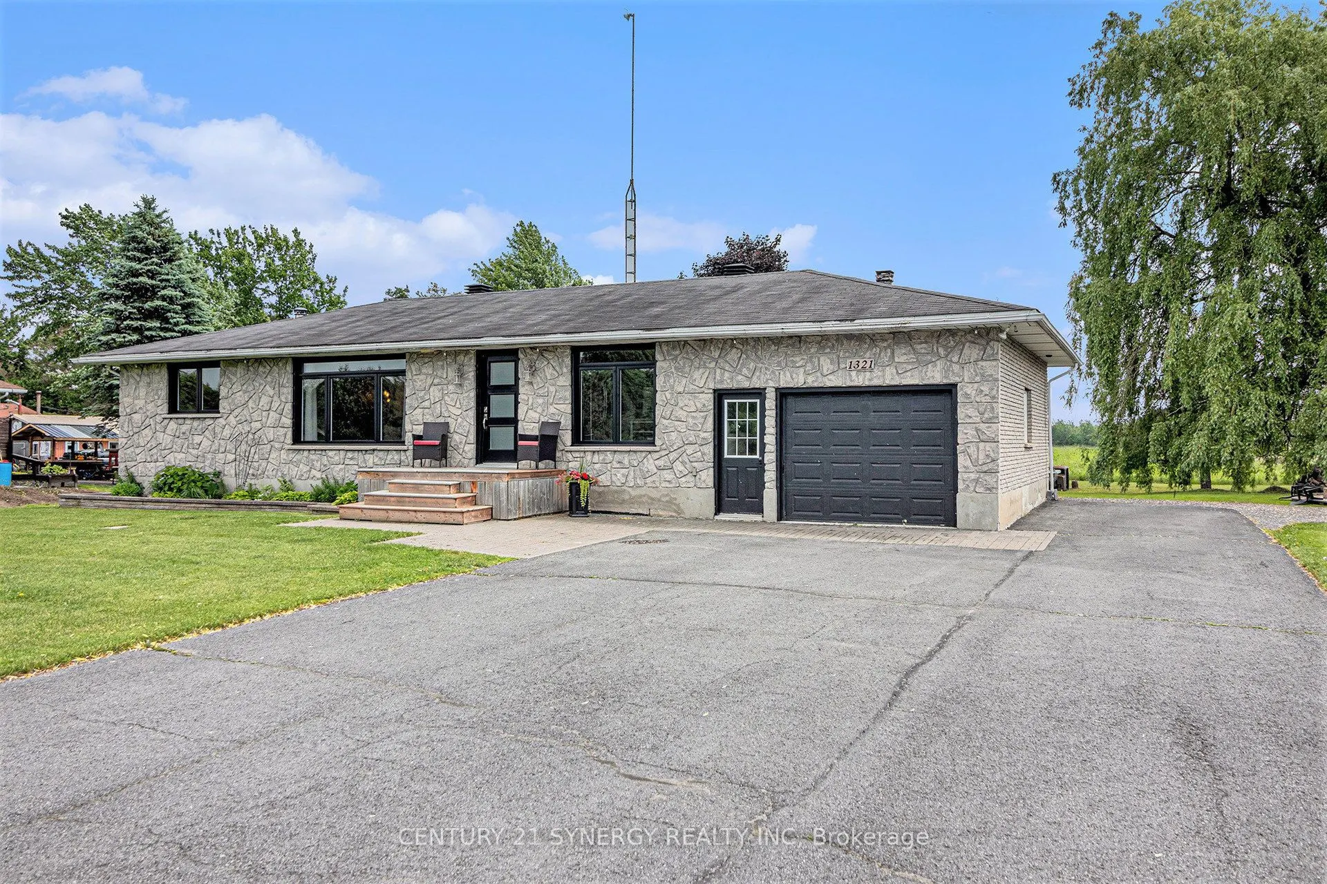 1321 Route 500 Route W