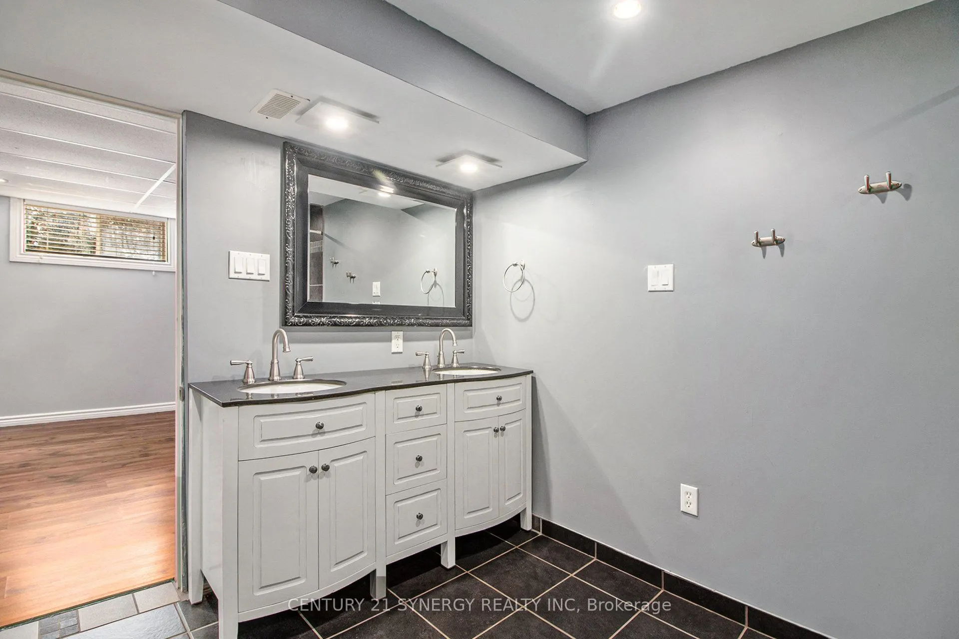 1321 Route 500 Route W