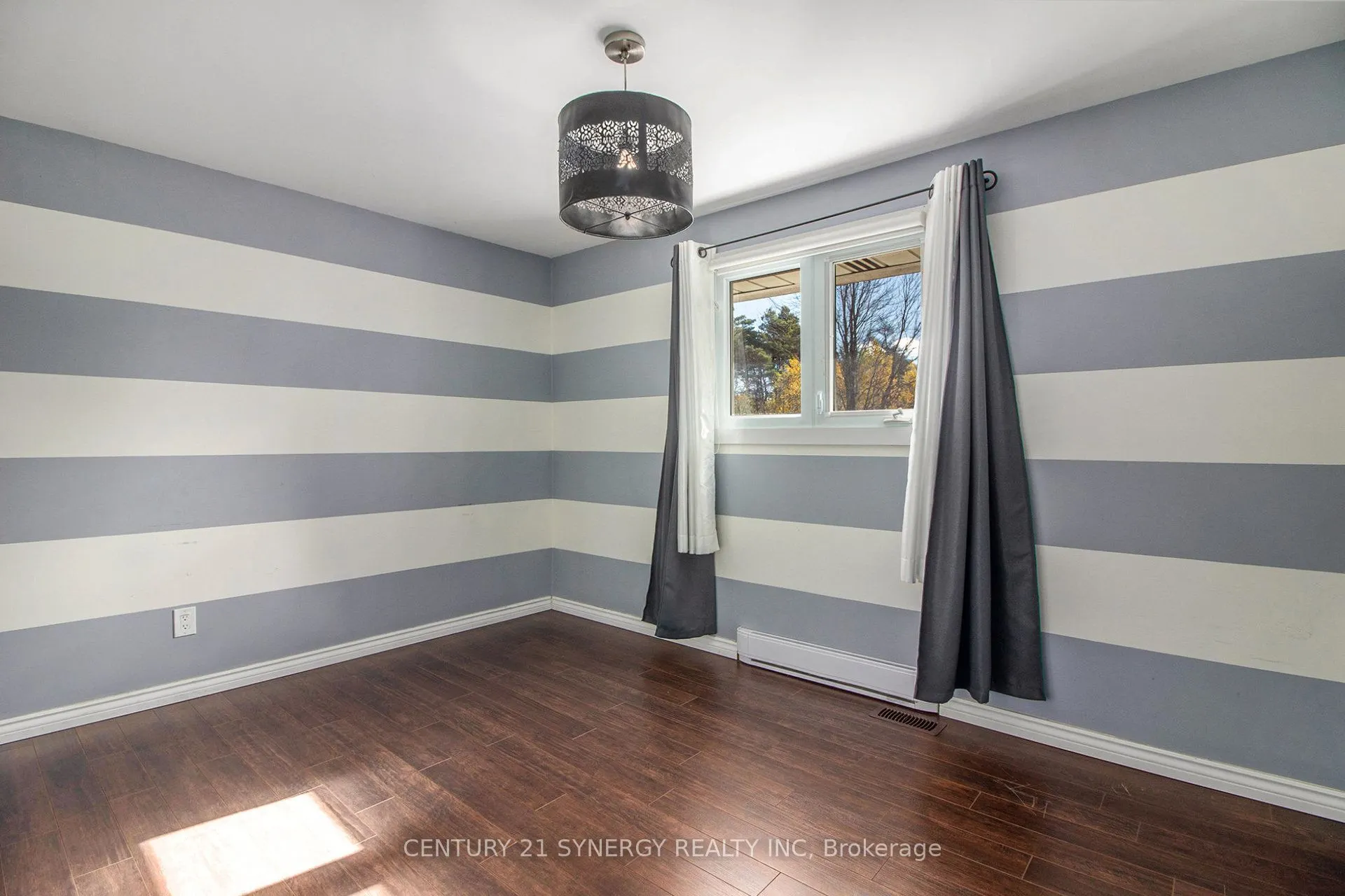 1321 Route 500 Route W