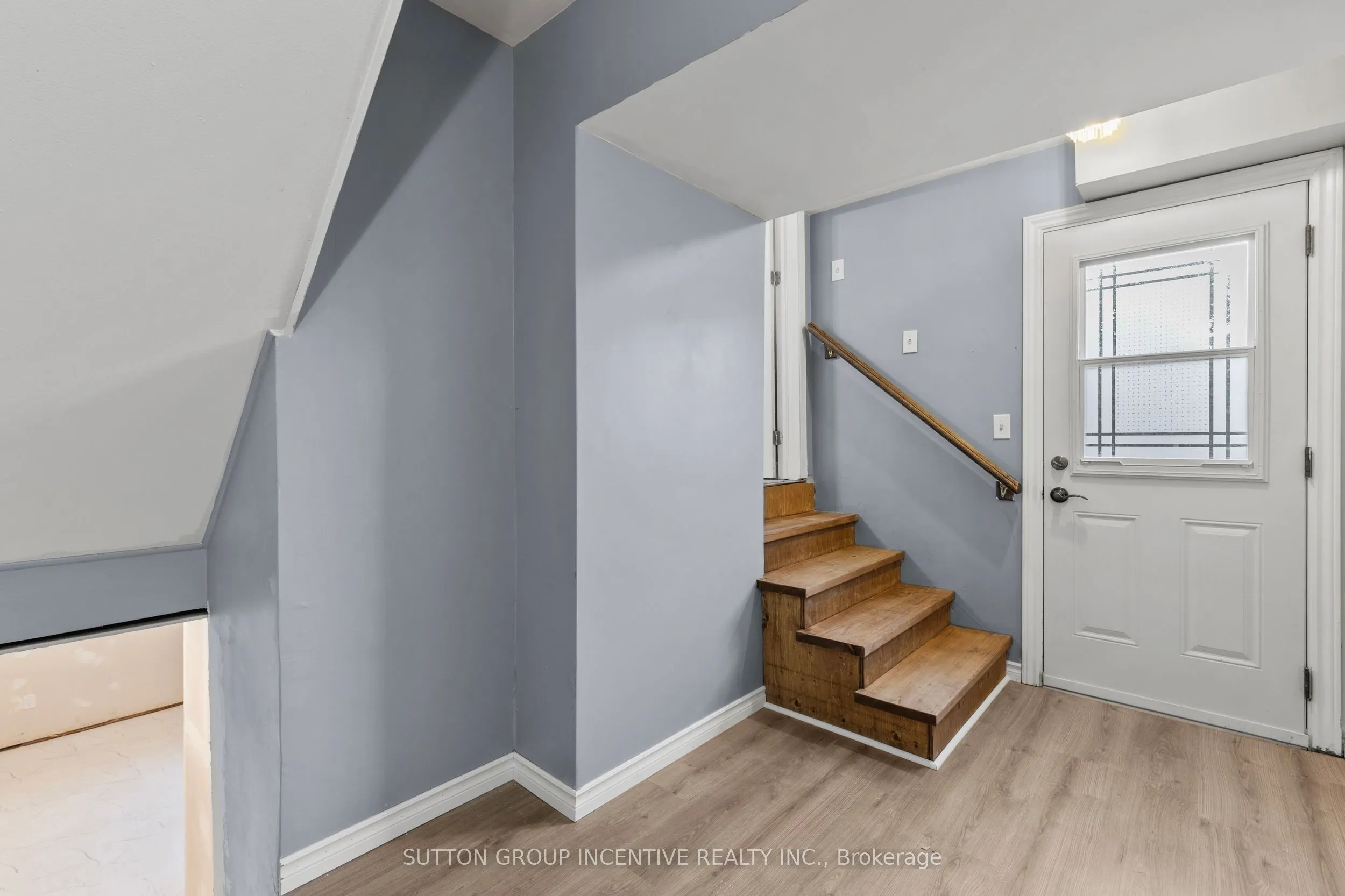2 Hendershot Avenue