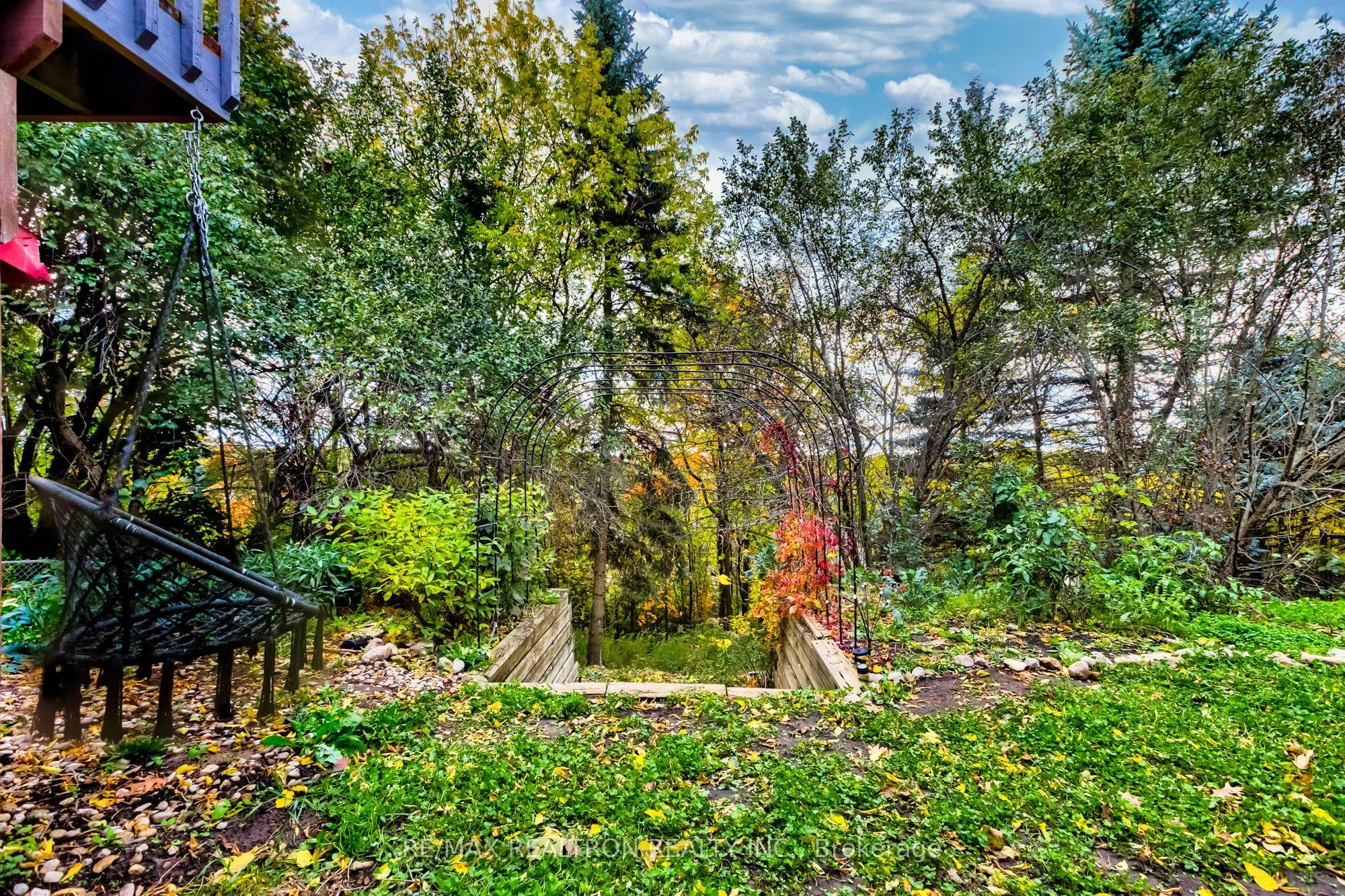 70 Pinnacle Crescent
