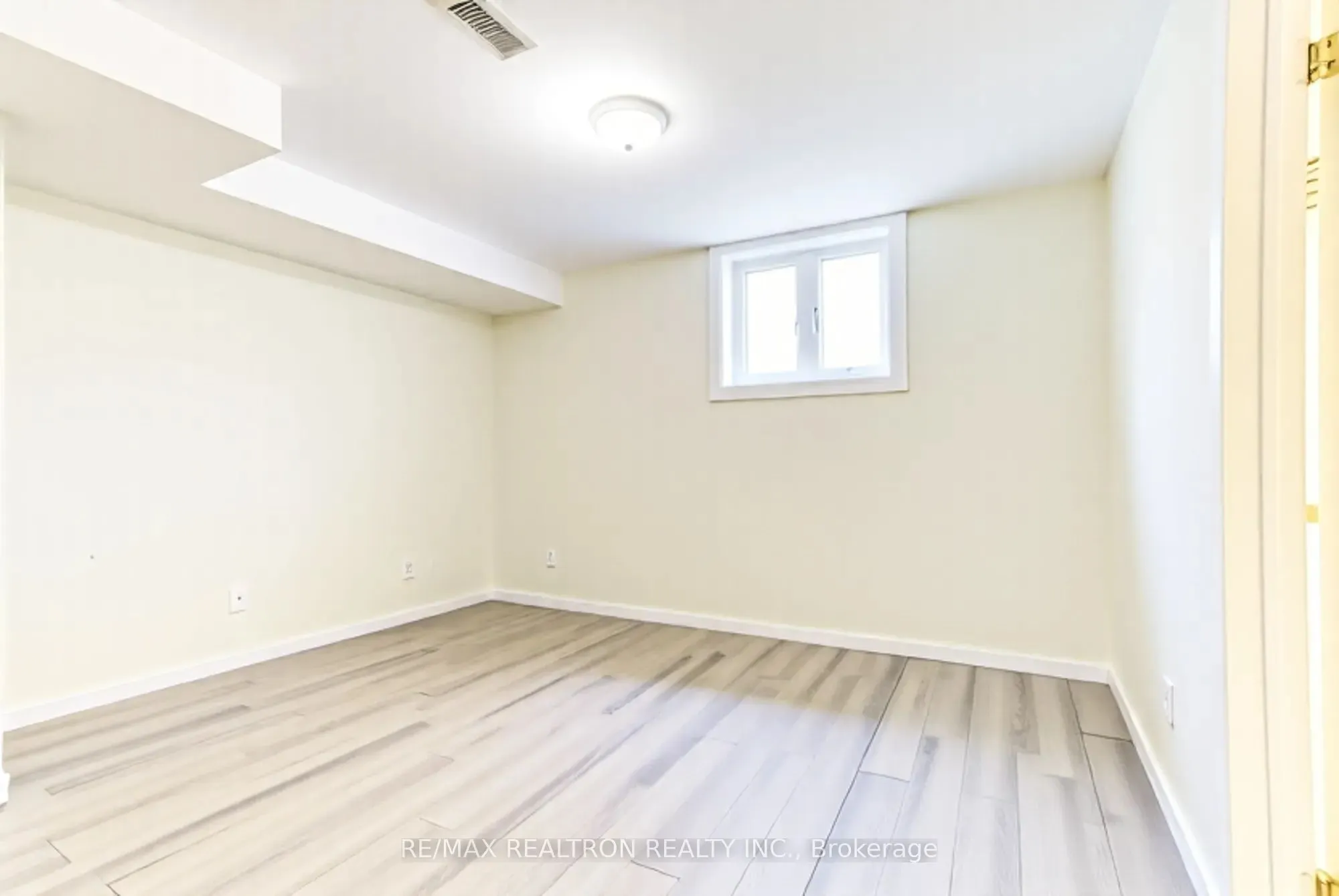 70 Pinnacle Crescent