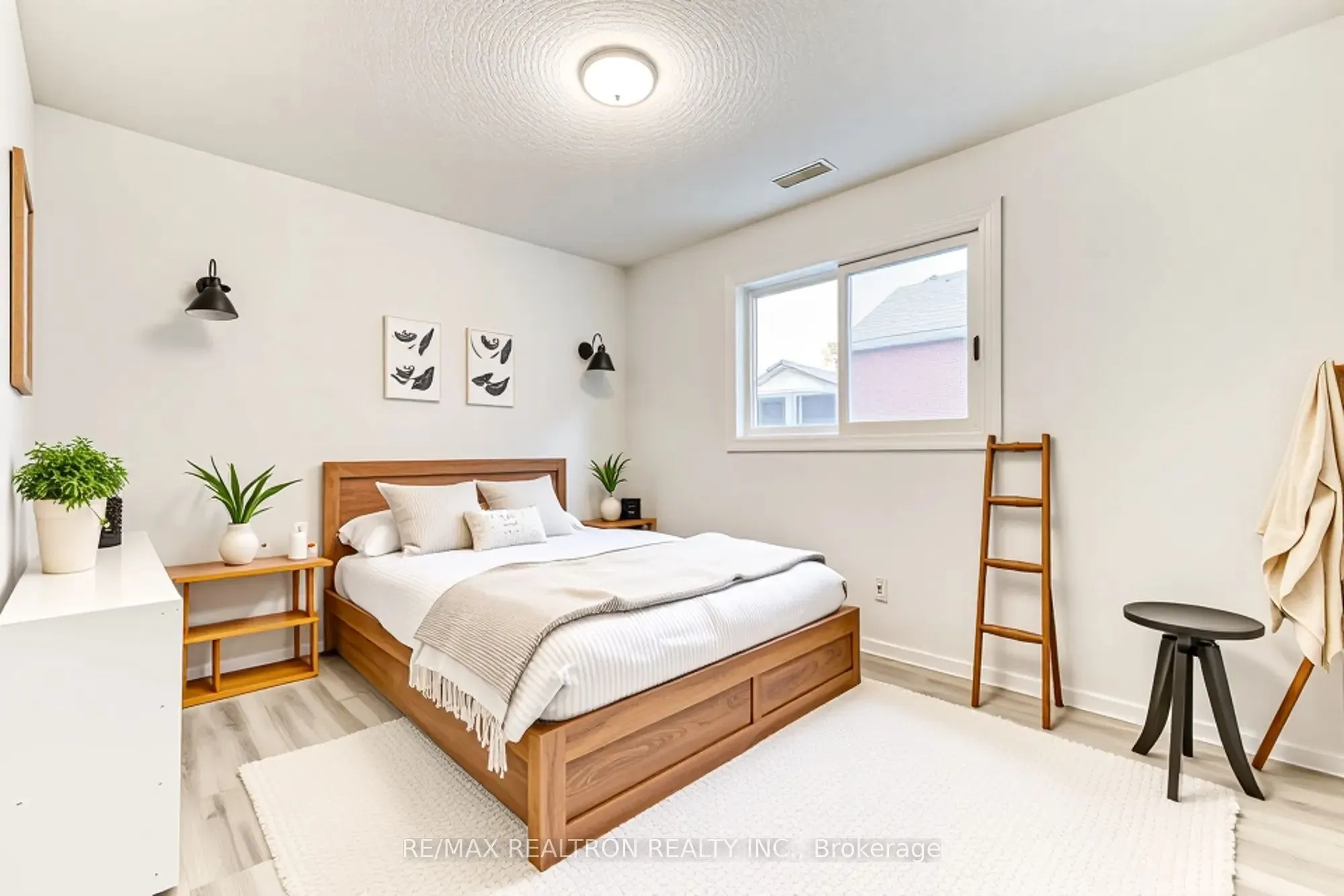 70 Pinnacle Crescent