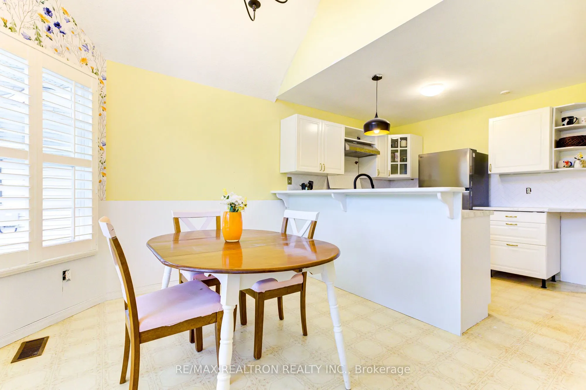 70 Pinnacle Crescent