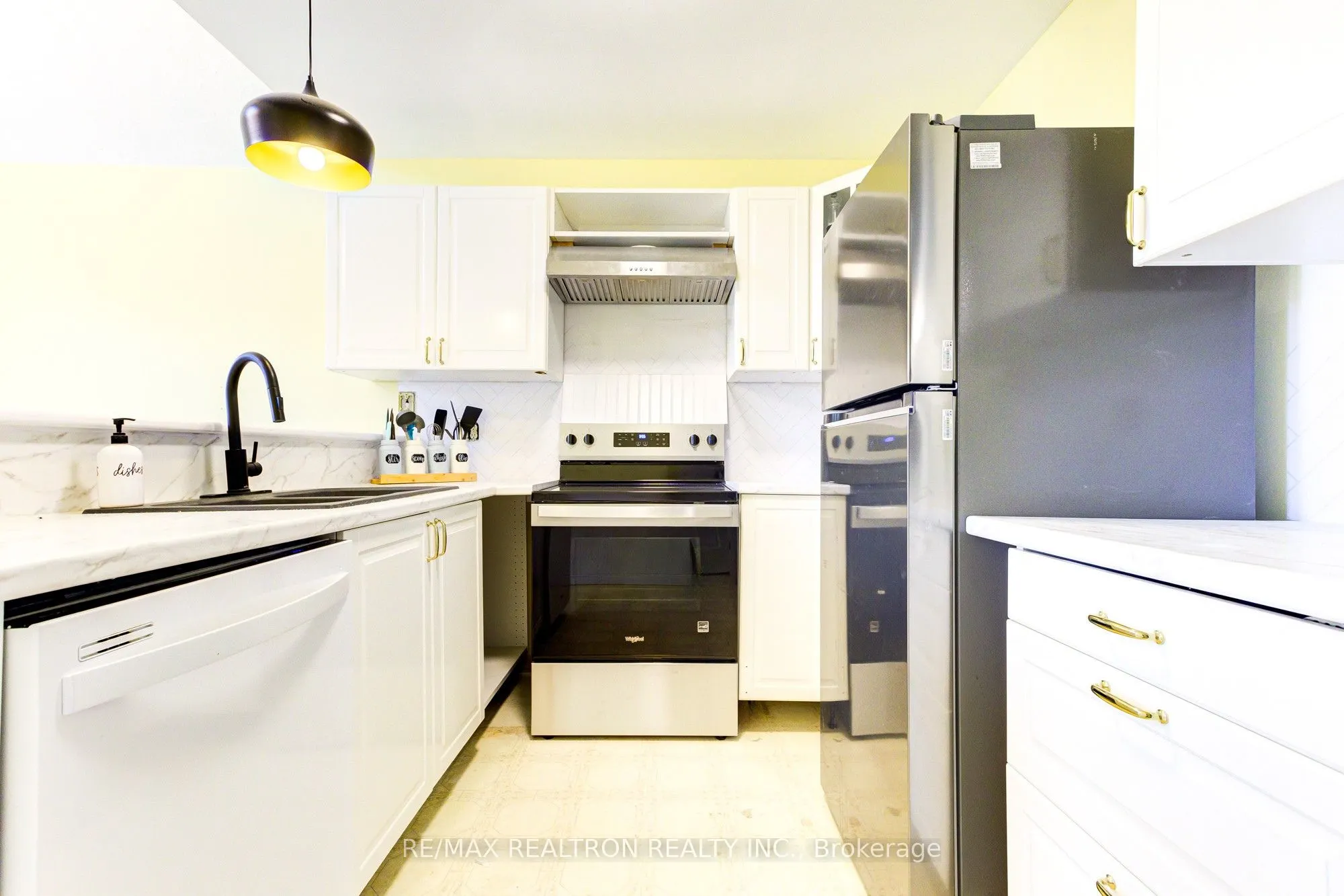 70 Pinnacle Crescent