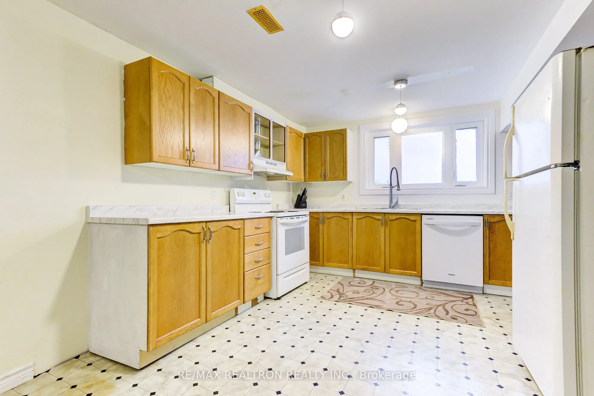 70 Pinnacle Crescent