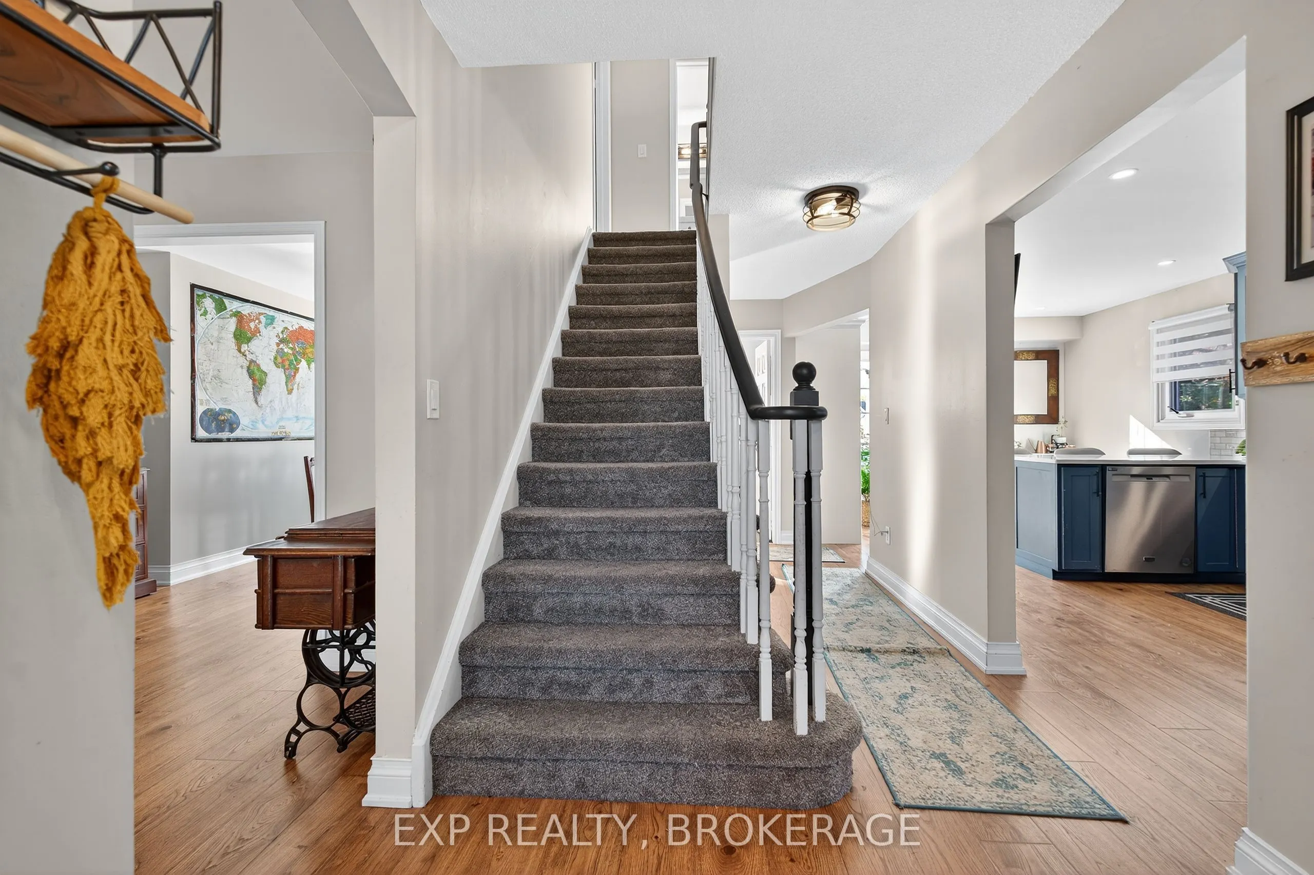 50 CHARTWELL Crescent