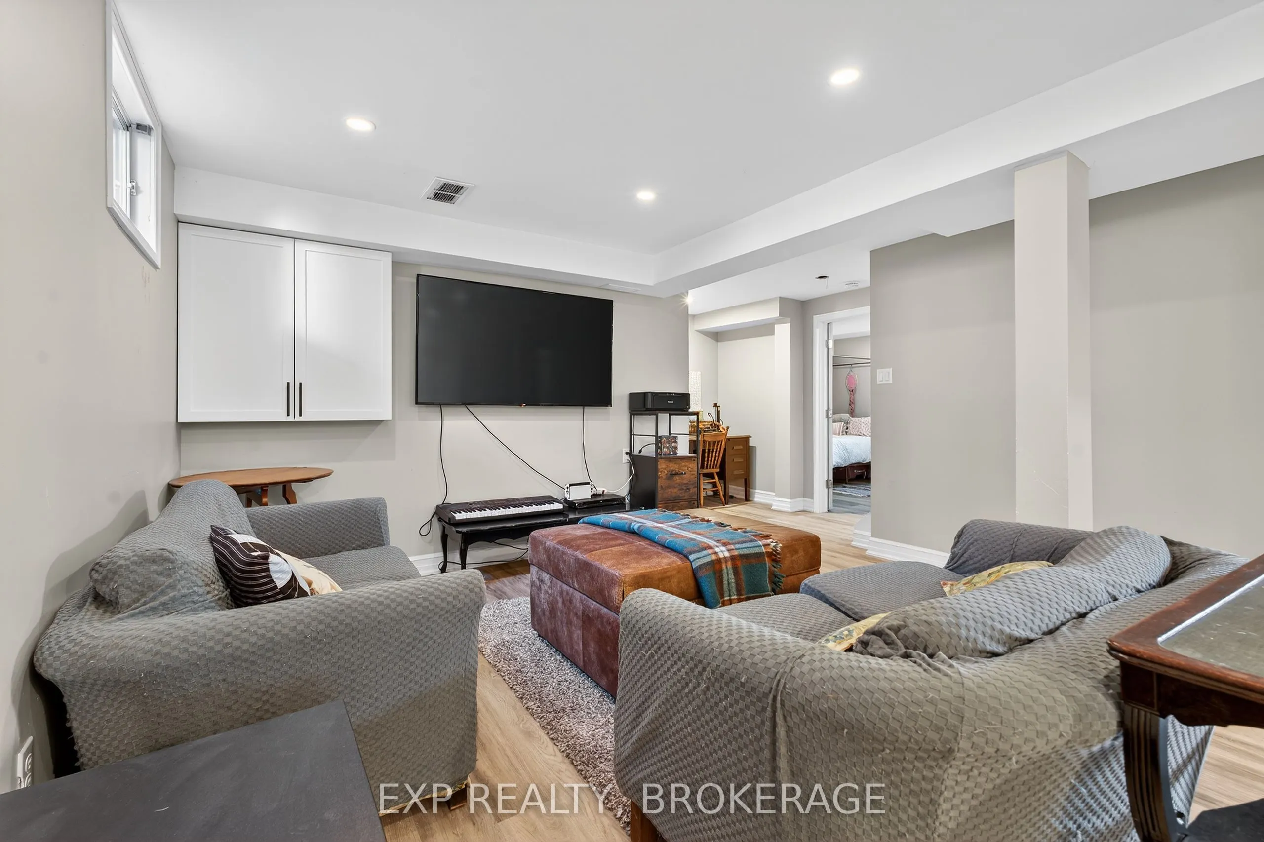 50 CHARTWELL Crescent