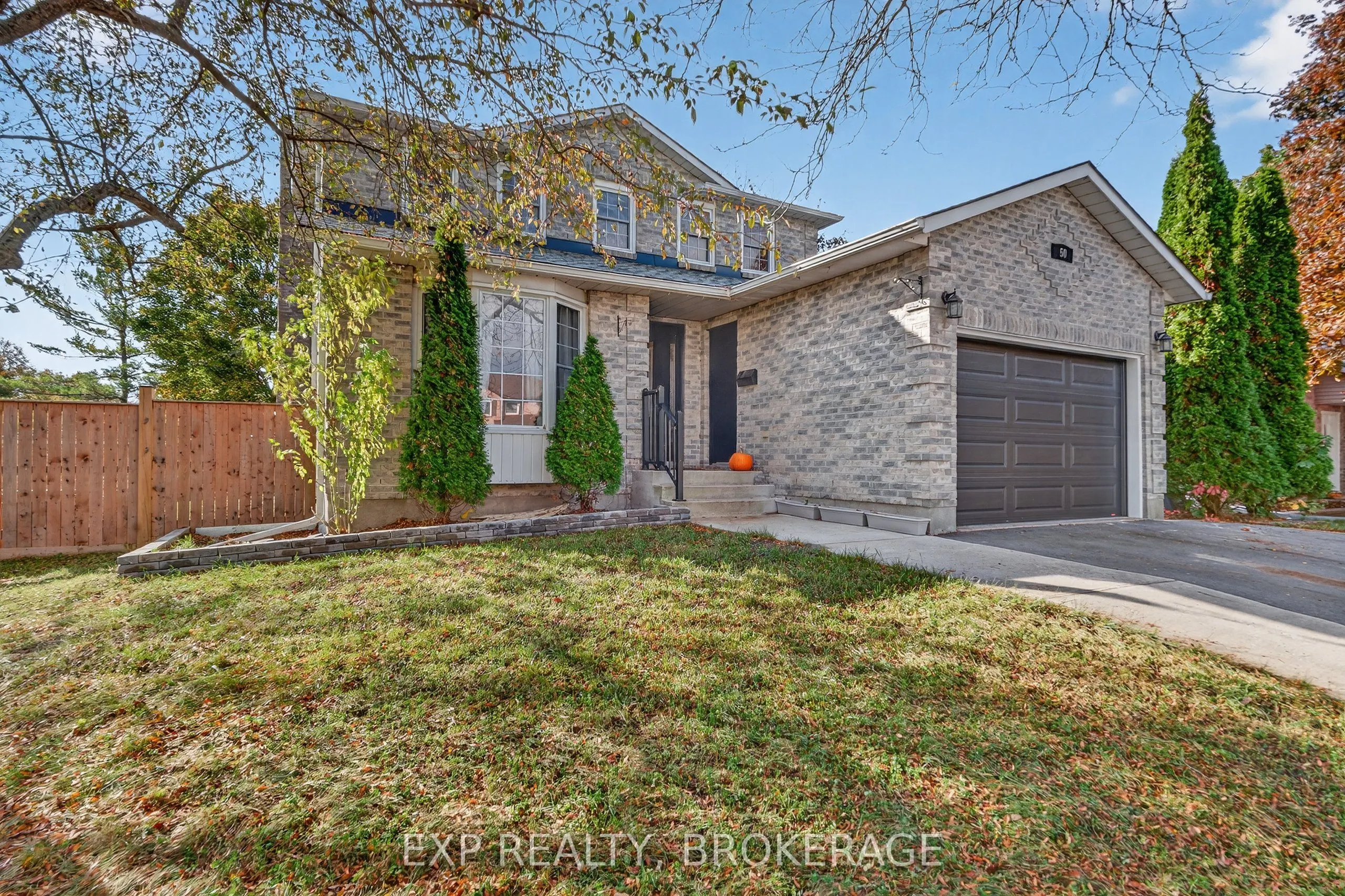 50 CHARTWELL Crescent