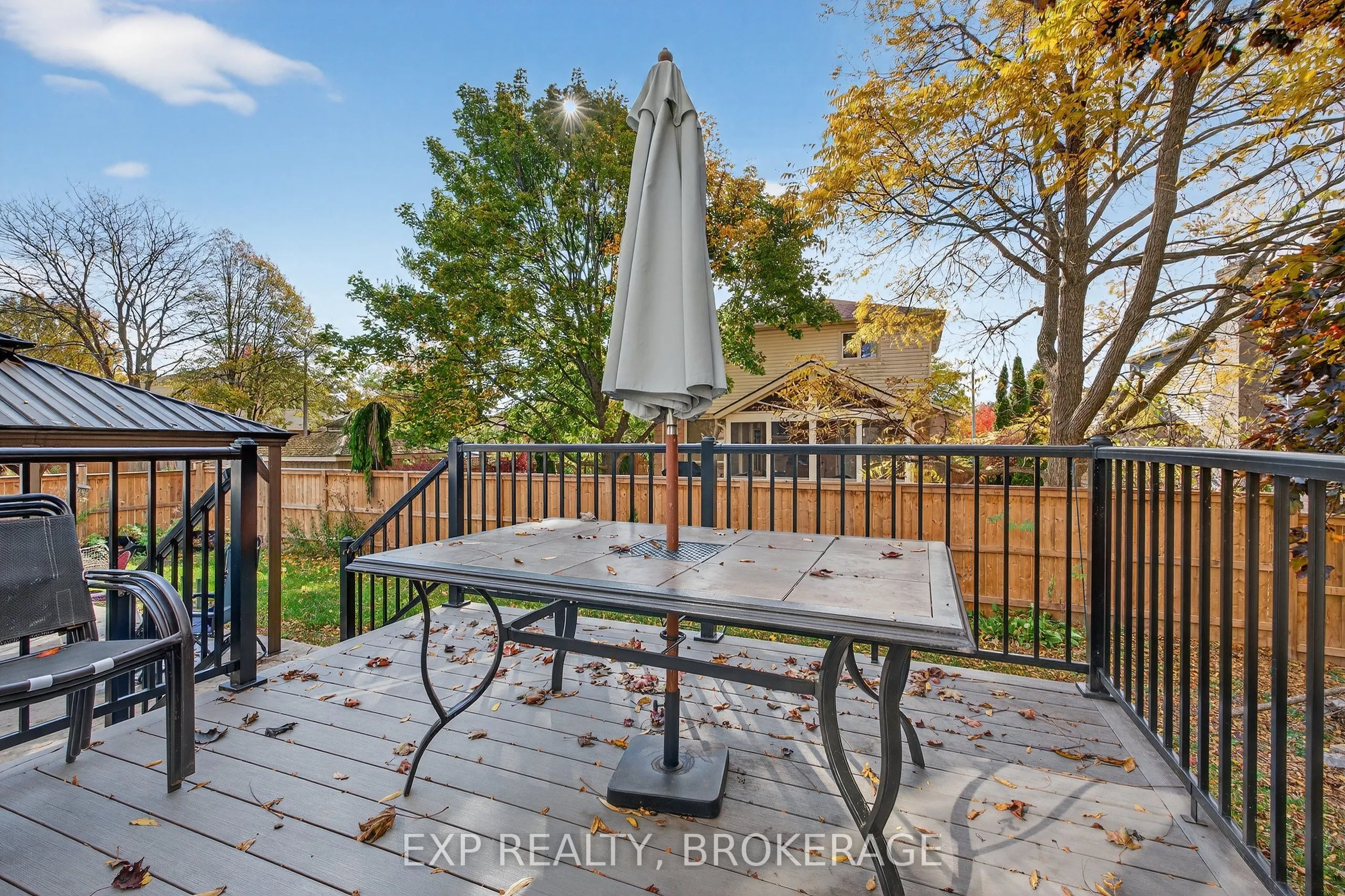 50 CHARTWELL Crescent