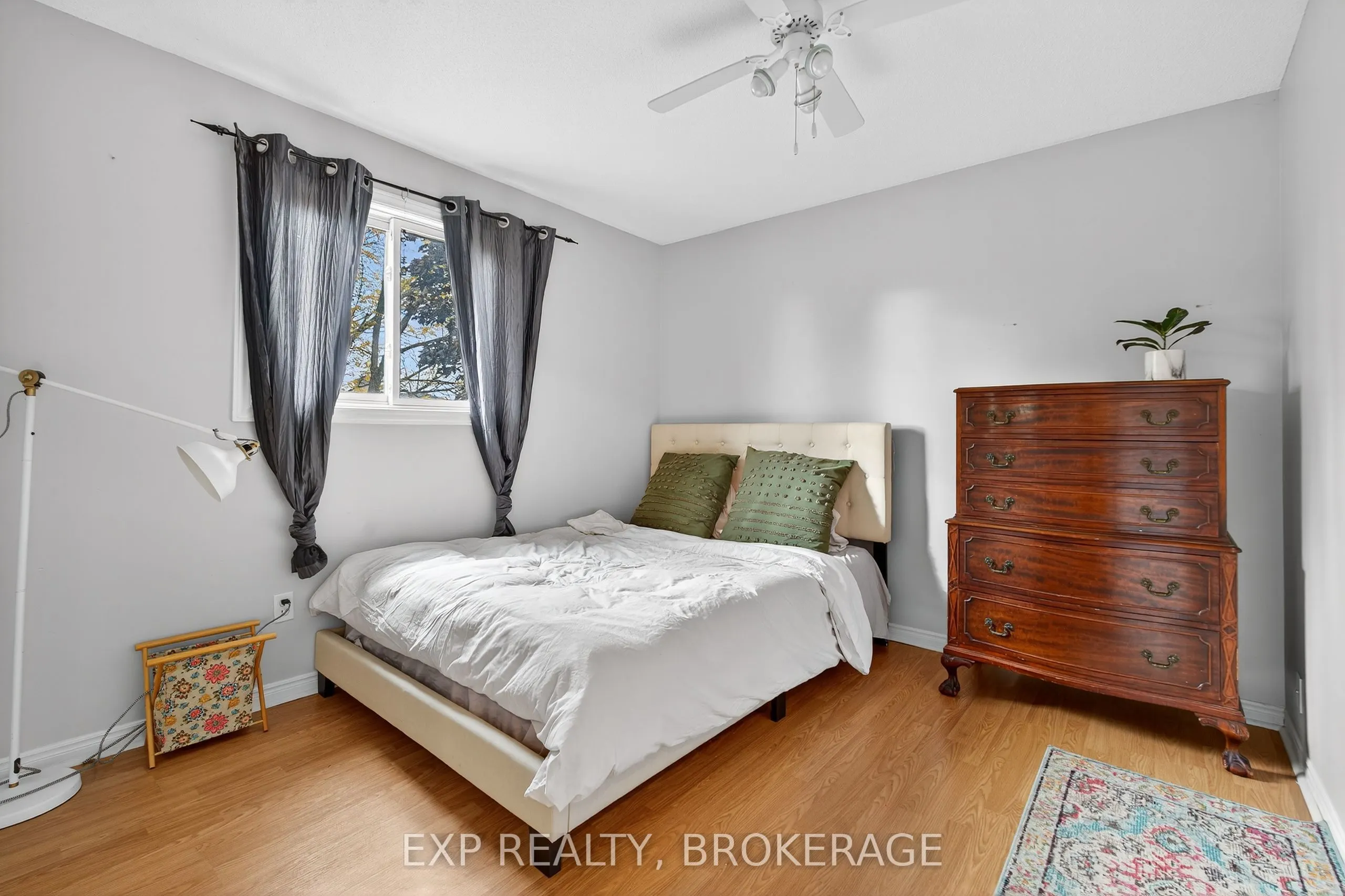 50 CHARTWELL Crescent