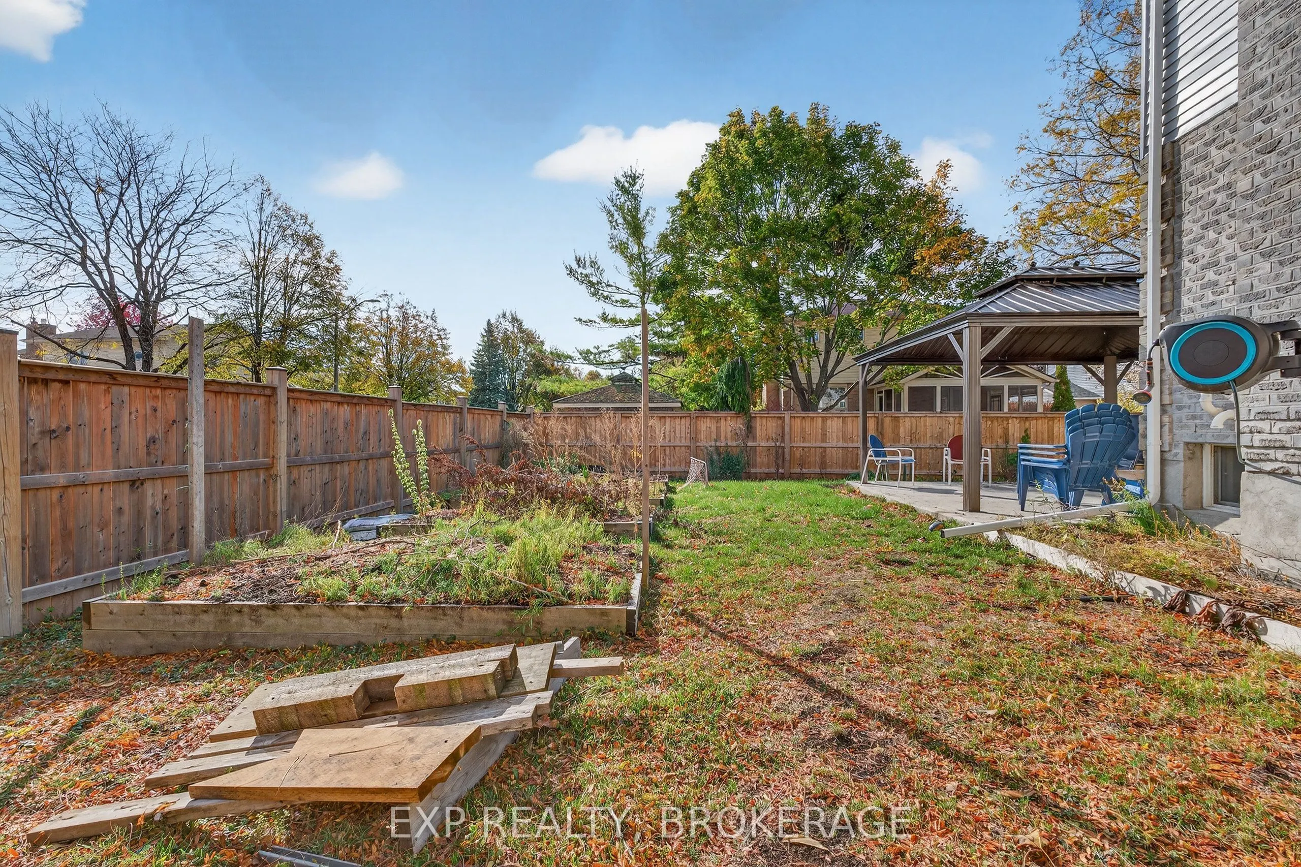 50 CHARTWELL Crescent