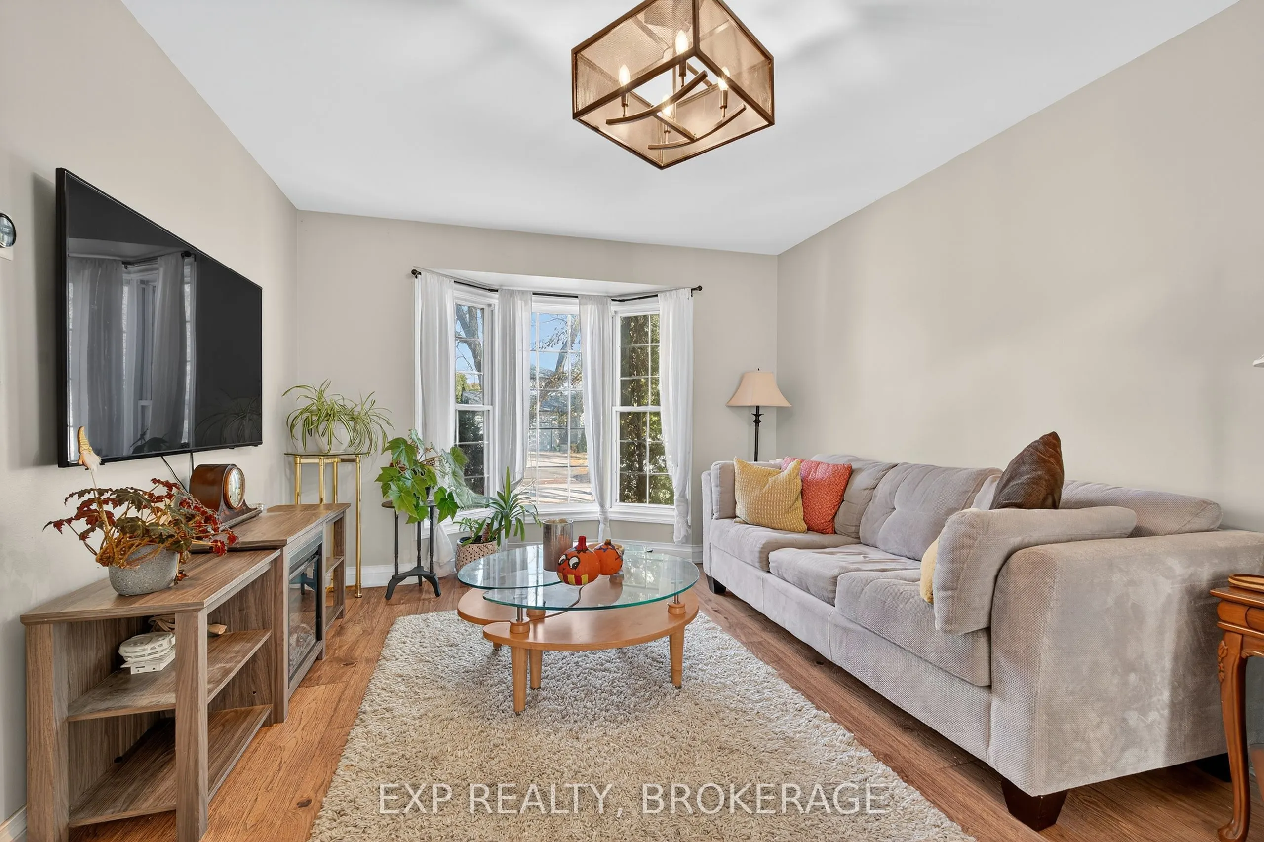 50 CHARTWELL Crescent