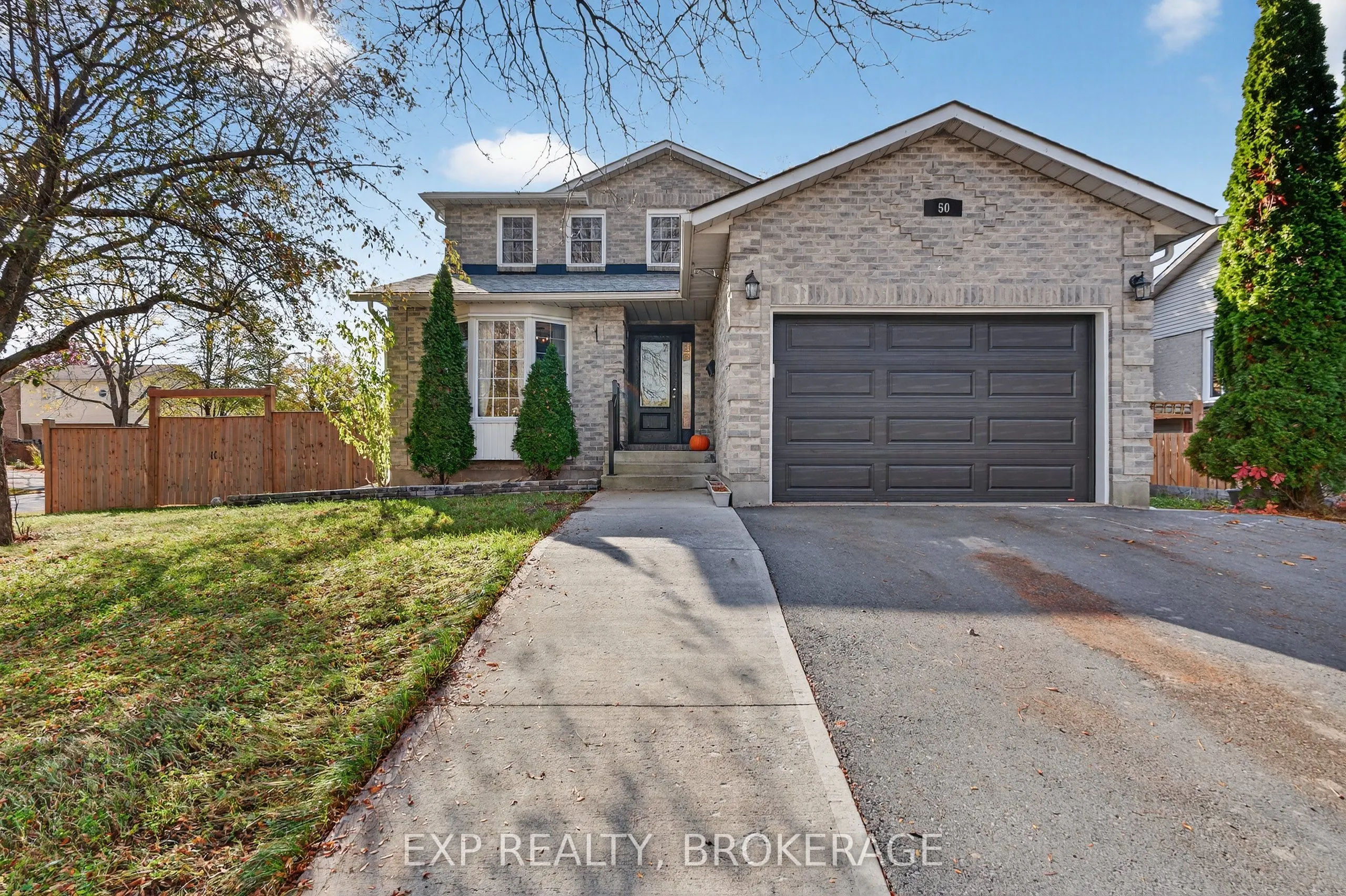 50 CHARTWELL Crescent