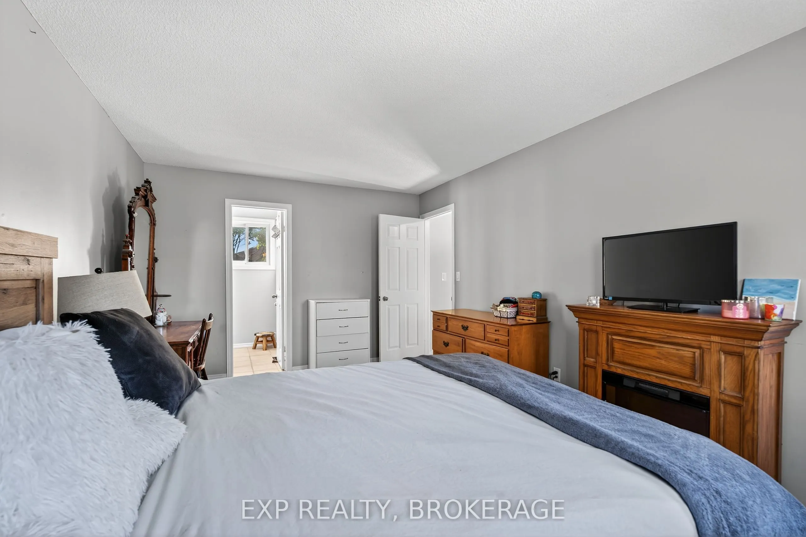 50 CHARTWELL Crescent
