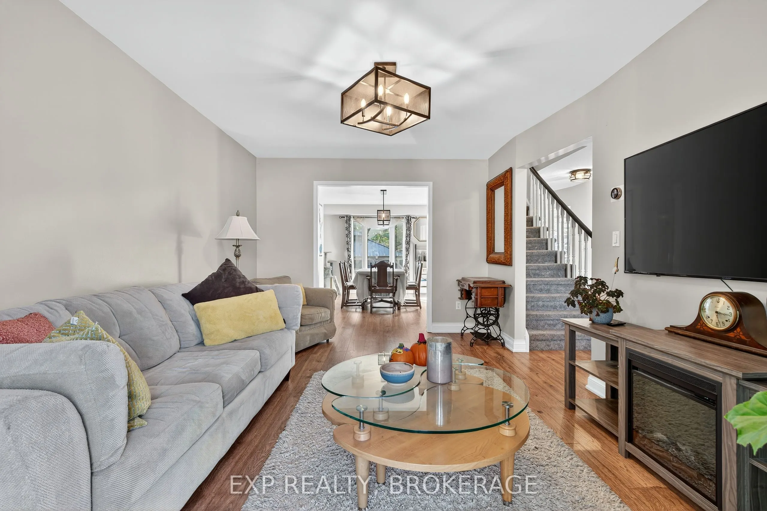 50 CHARTWELL Crescent