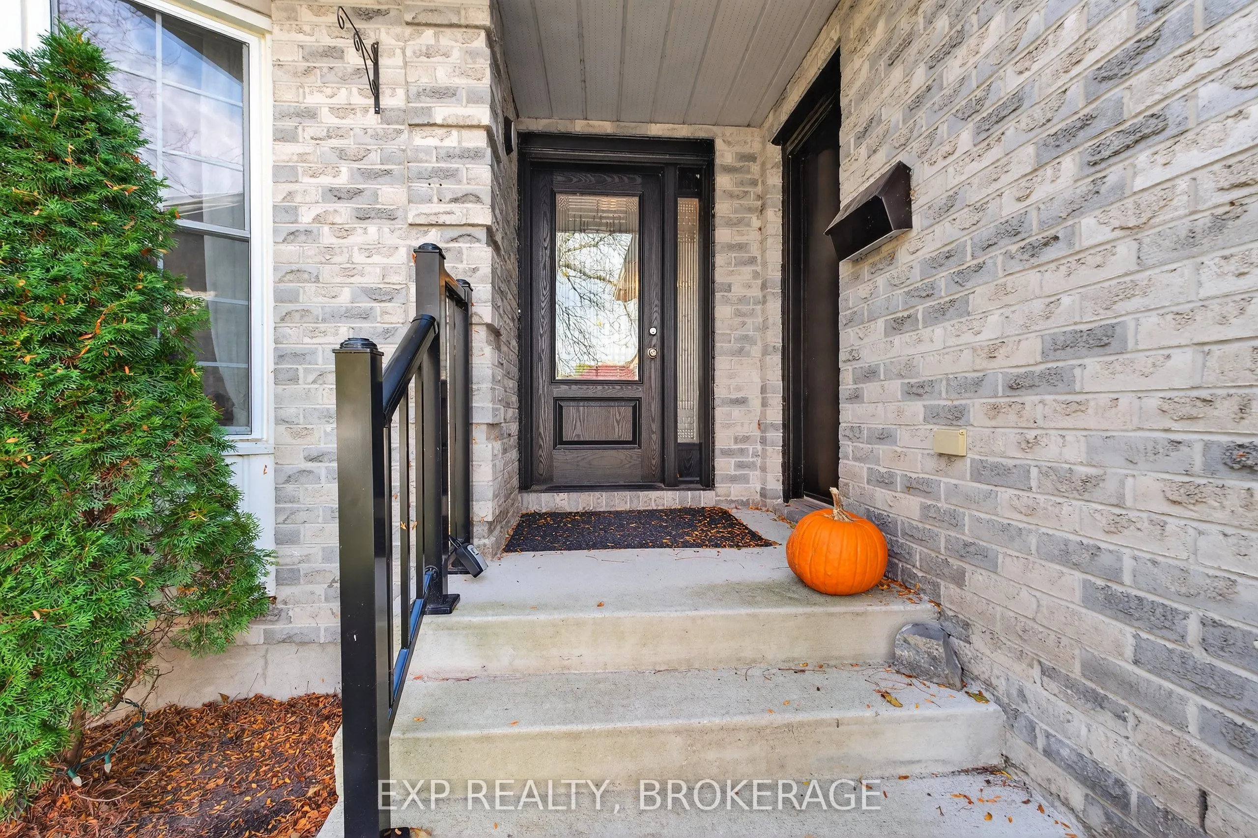 50 CHARTWELL Crescent