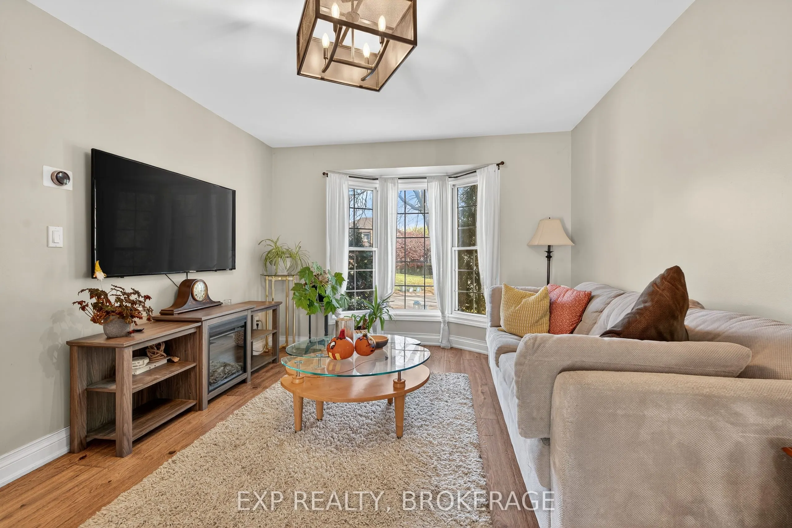 50 CHARTWELL Crescent