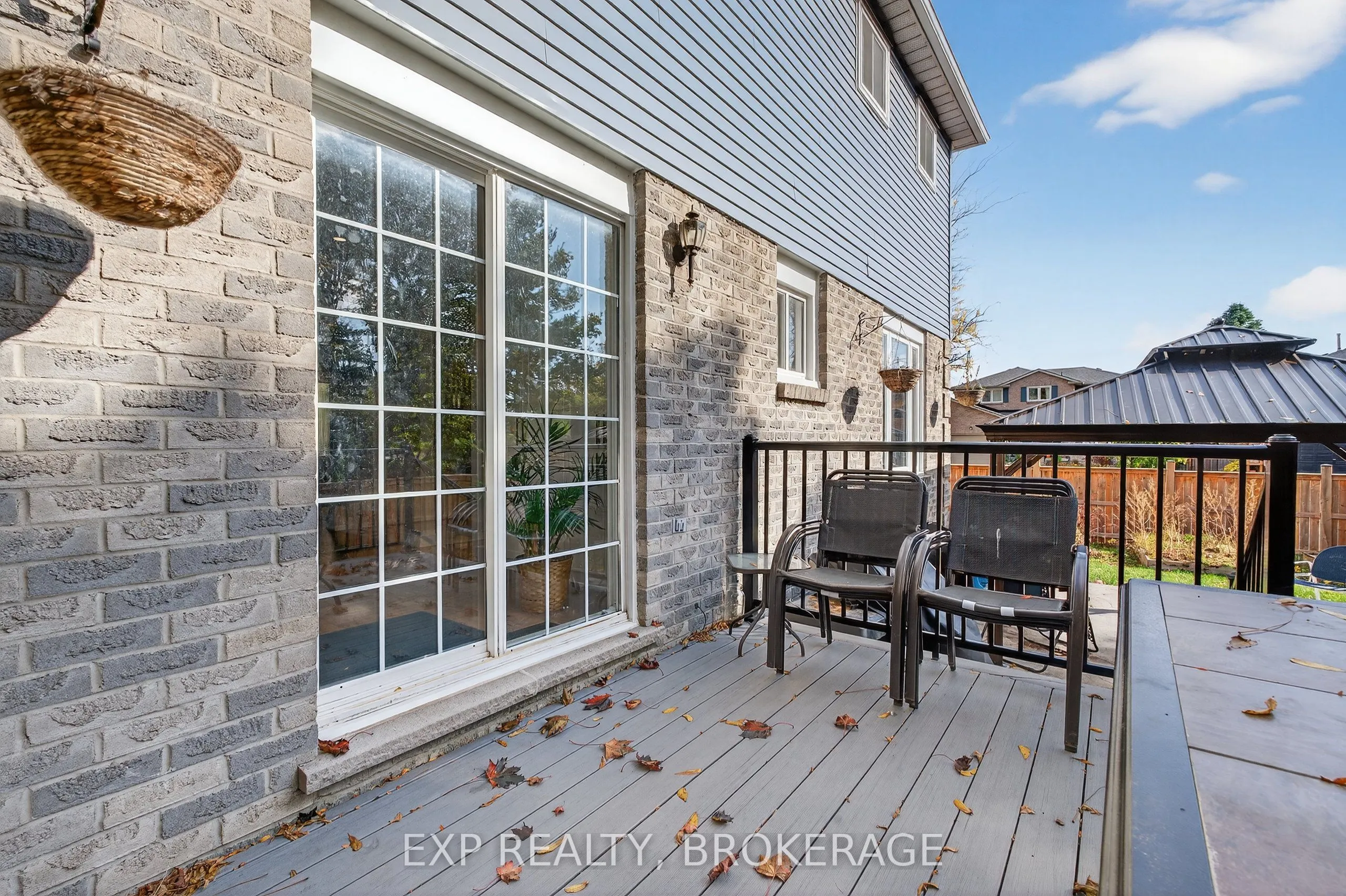 50 CHARTWELL Crescent