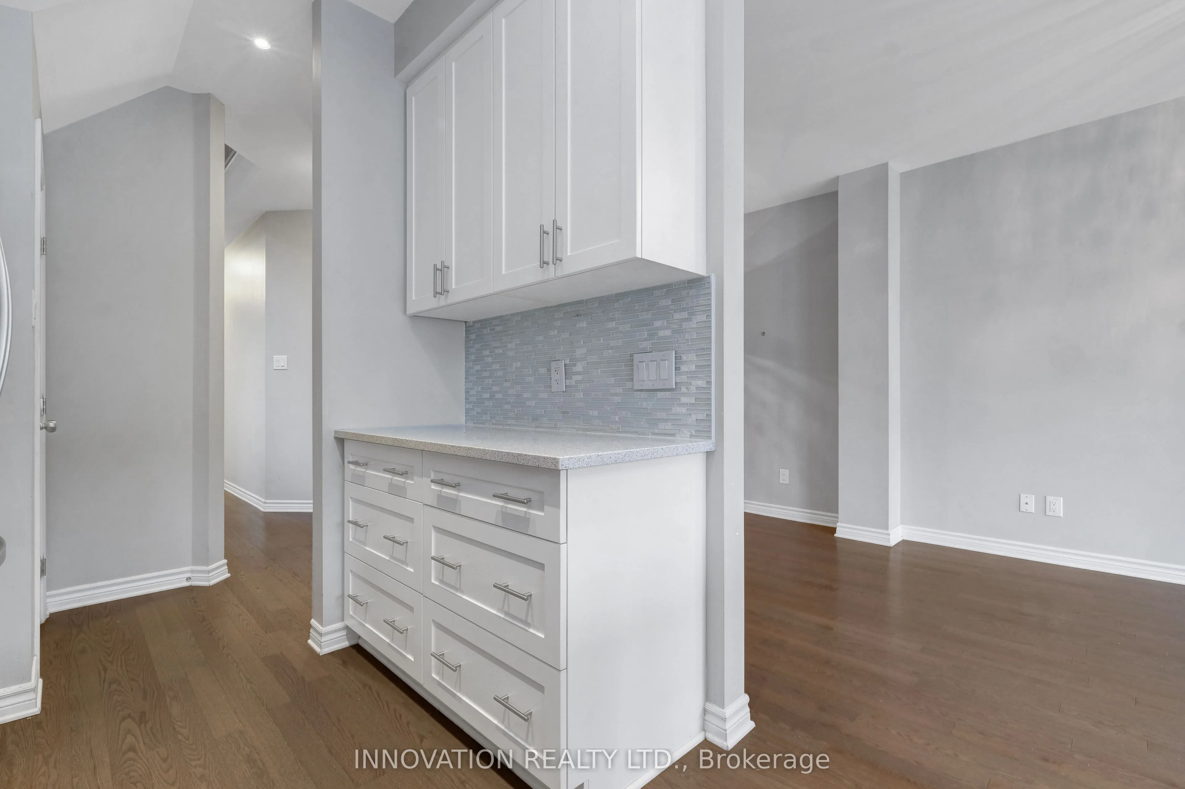 322 Fergus Crescent