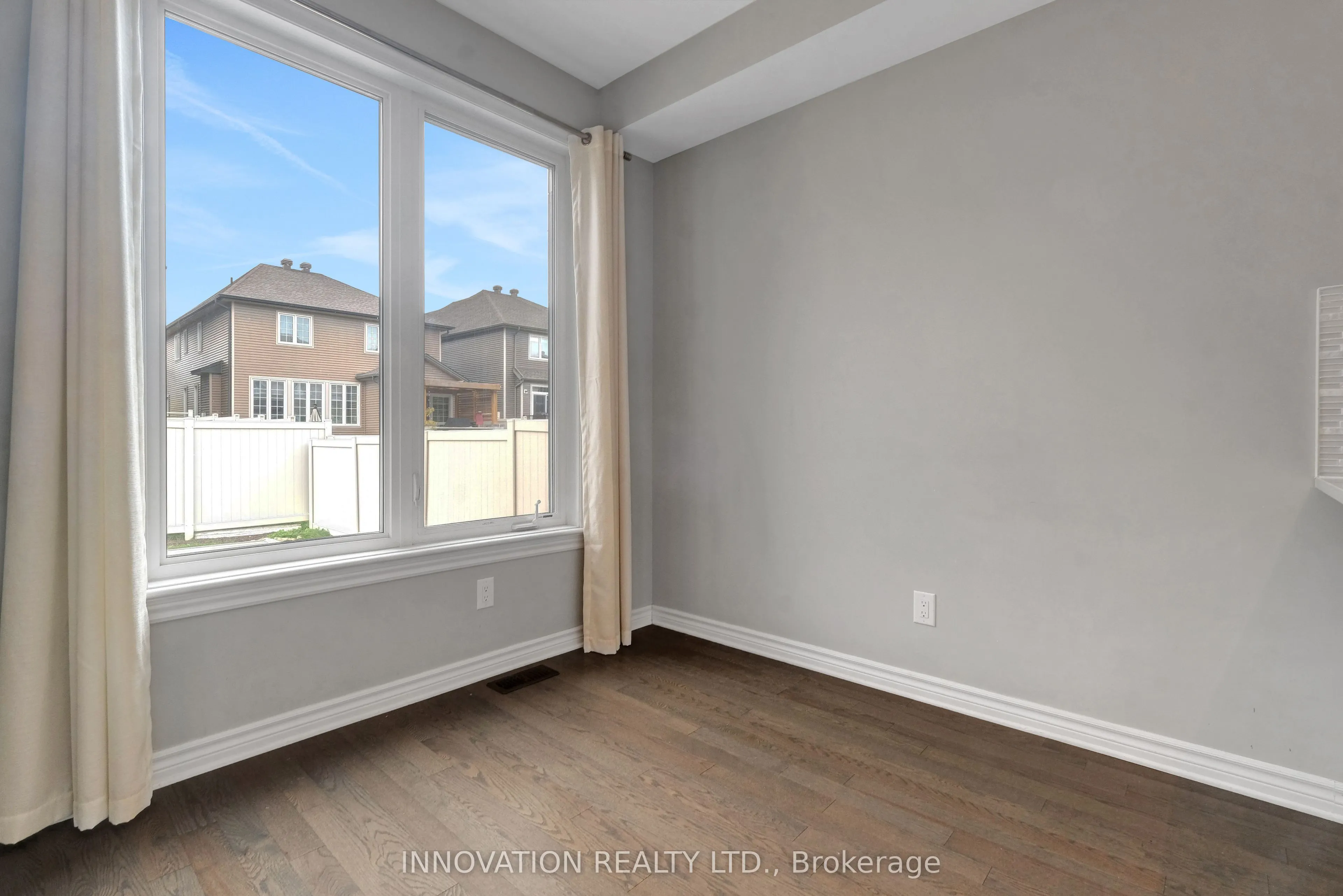 322 Fergus Crescent