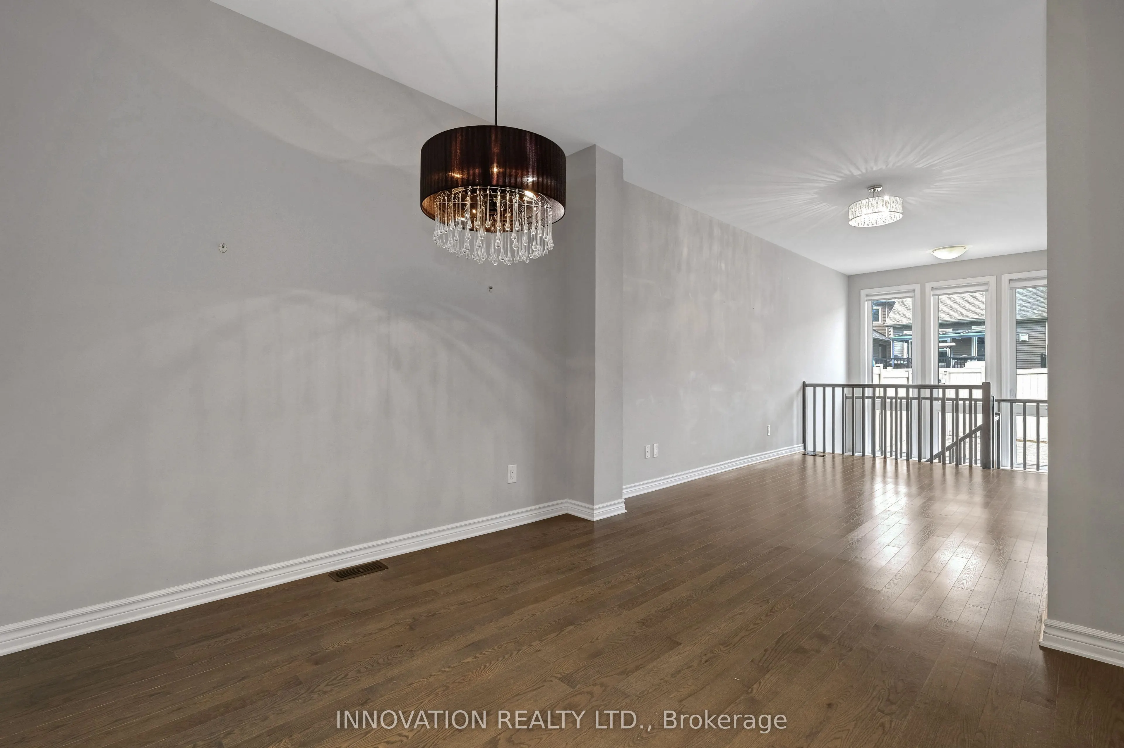 322 Fergus Crescent